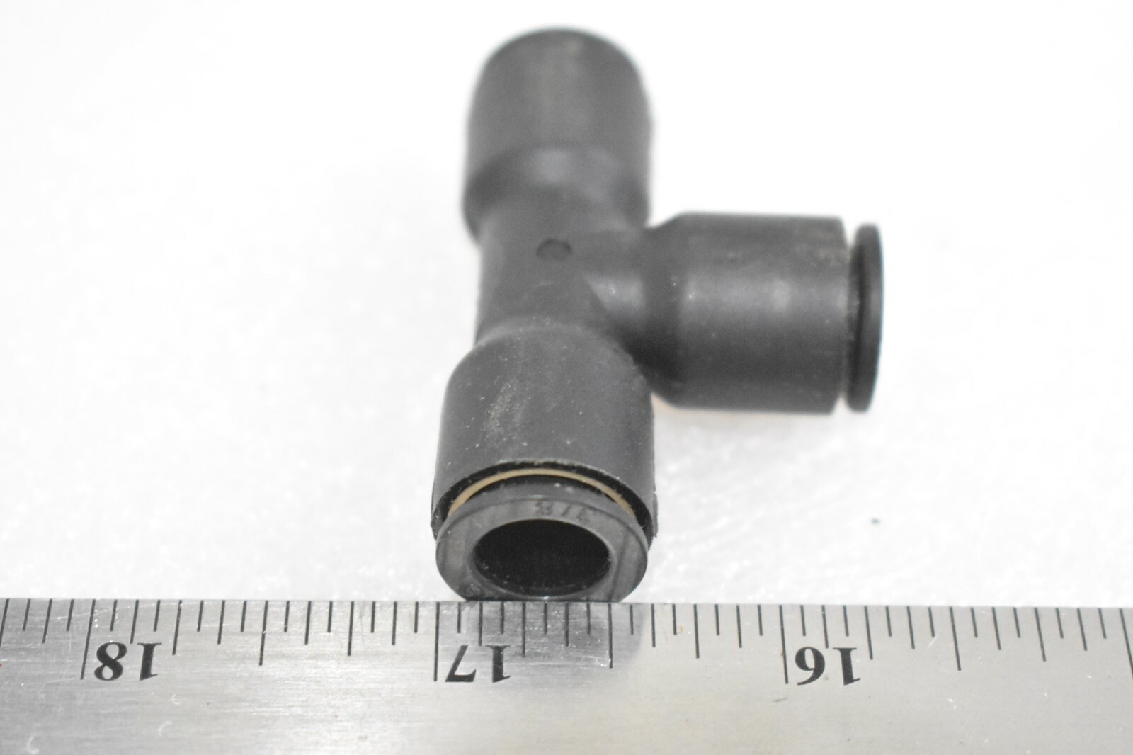 PARKER LEGRIS 3104-60-00 3/8″ OD, NYLON PUSH-TO CONNECT TUBE TEE (LOT OF 2)
