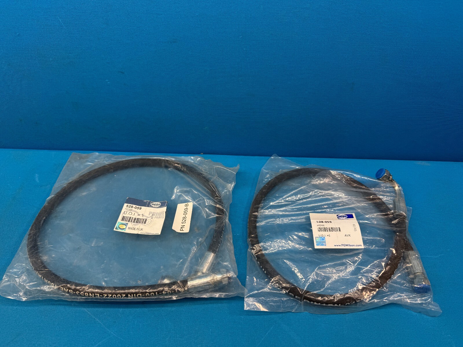 Set of 2 – Genuine FG Wilson 528-059 1/4″ 225BAR 3250PSI Hose