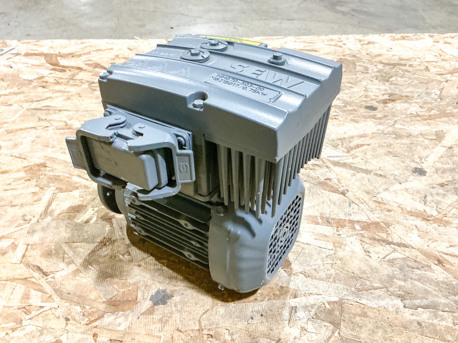 New Sew EuroDrive DRS71M4/FG/MM07/AMA6/LN Electric Motor 2900RPM 500V -No Box
