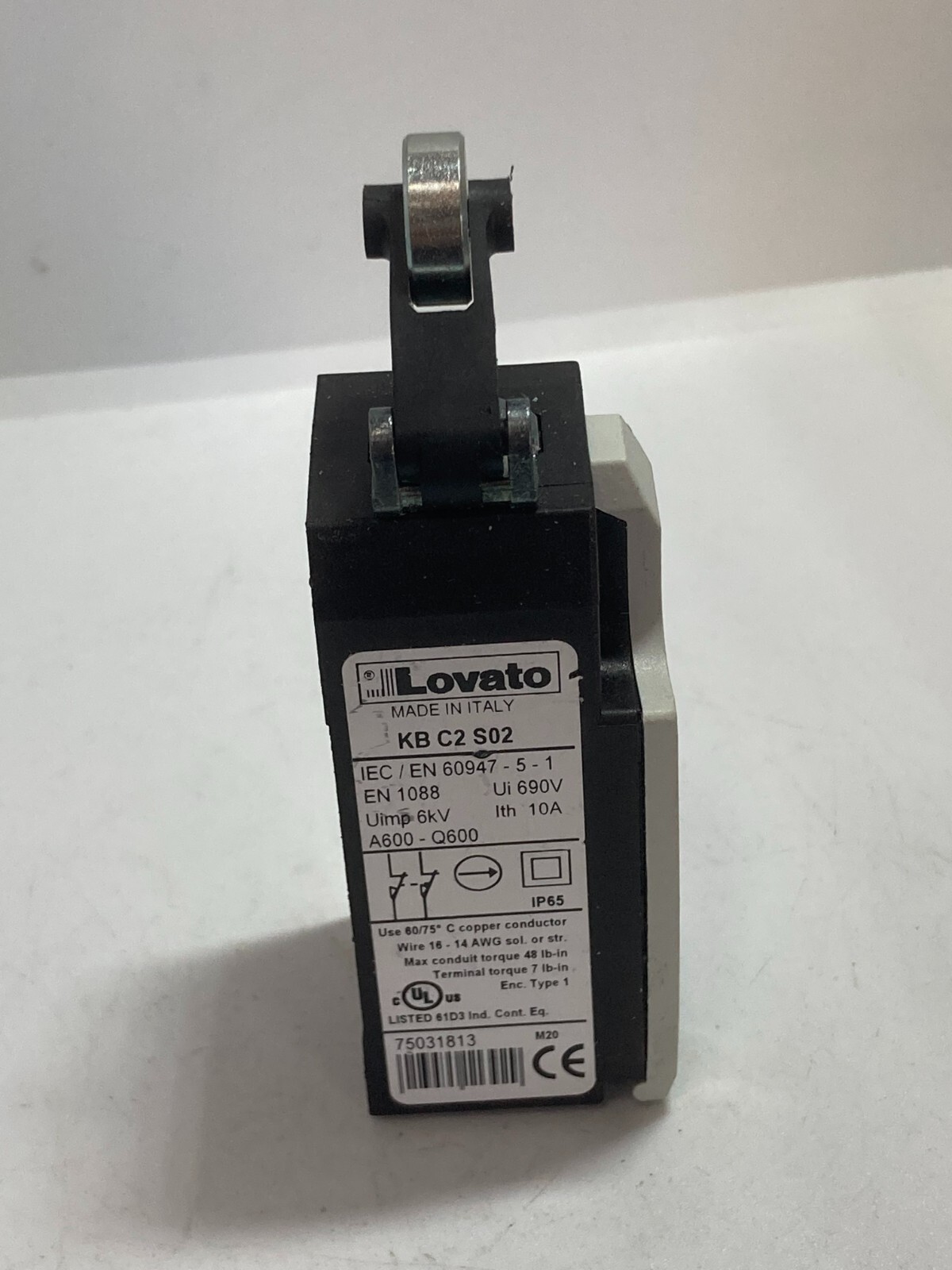 LOVATO KB C2 S02 LIMIT SWITCH ROLLER PLUNGER SNAP ACTION 2NC 690V 10A NNB