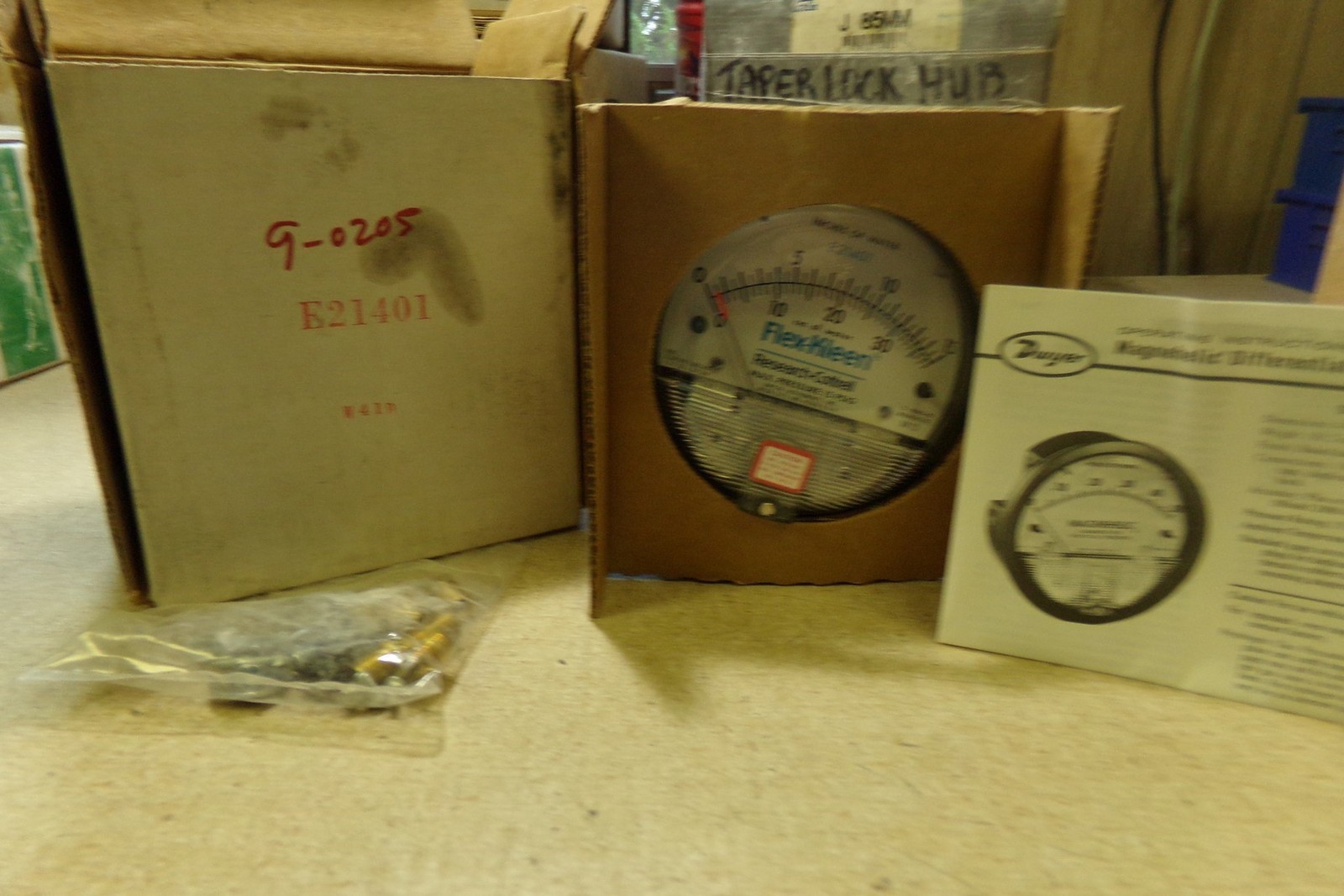 NEW Magnehelic Differential Pressure Gauge 9-0205 *FREE SHIPPING*