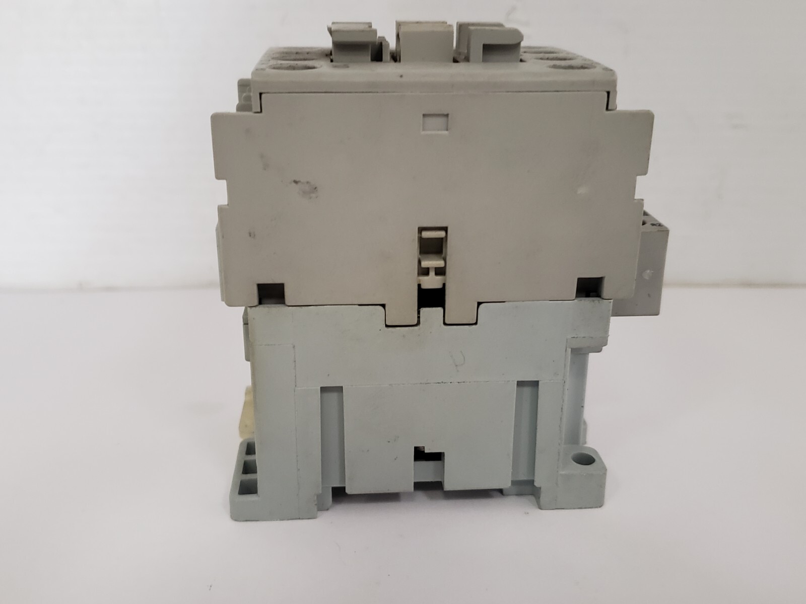 ALLEN BRADLEY 100-C09D10 CONTACTOR 9A 3 POLE 1NO 110/120V SERIES A