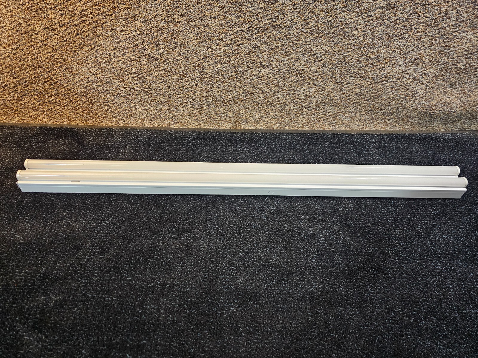 Metalux 4ST2L4040R 4′ Linear LED Striplight, Dual Lens, 4200 Lumen, 4000K 39 W