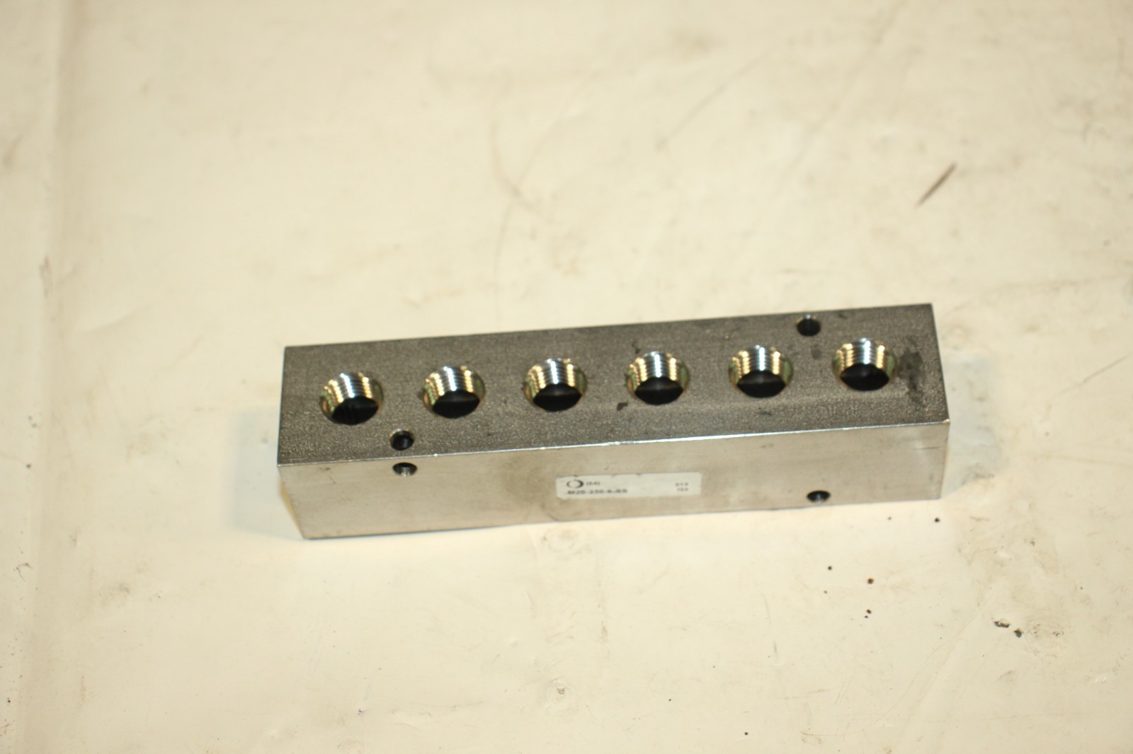 Pneumadyne Pipe Manifold Fitting M20-250-6-SS
