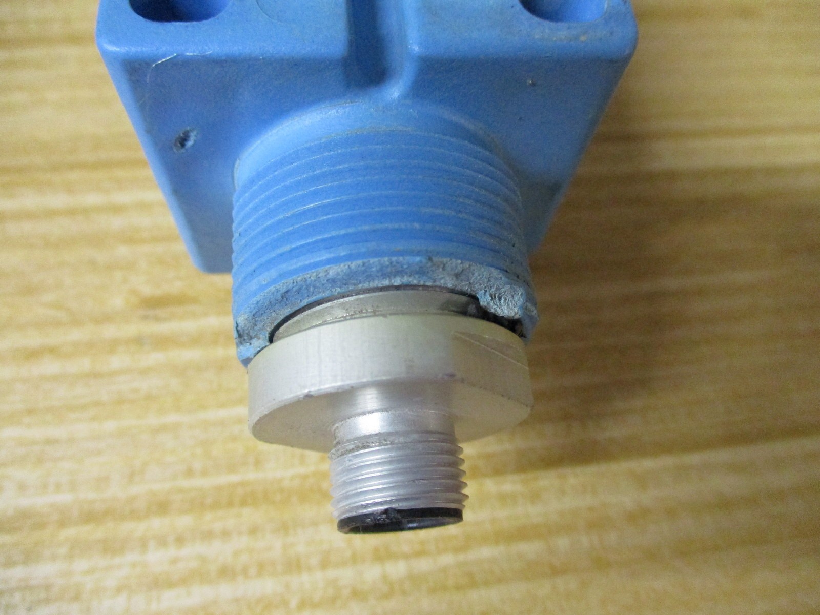 Sick WL2000-B5300 Photoelectric Sensor WL2000B5300 Chipped, W/O Nut