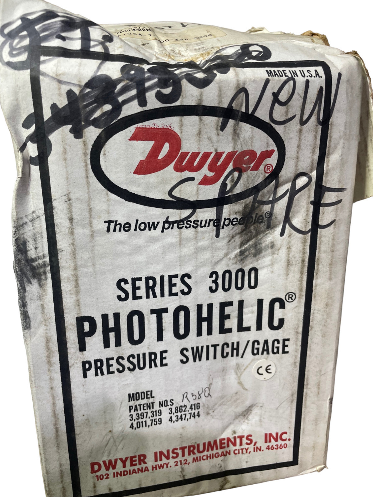 Dwyer CAPP 337288 Series 3000 Photohelic Pressure Switch/Gage With Conduit Box
