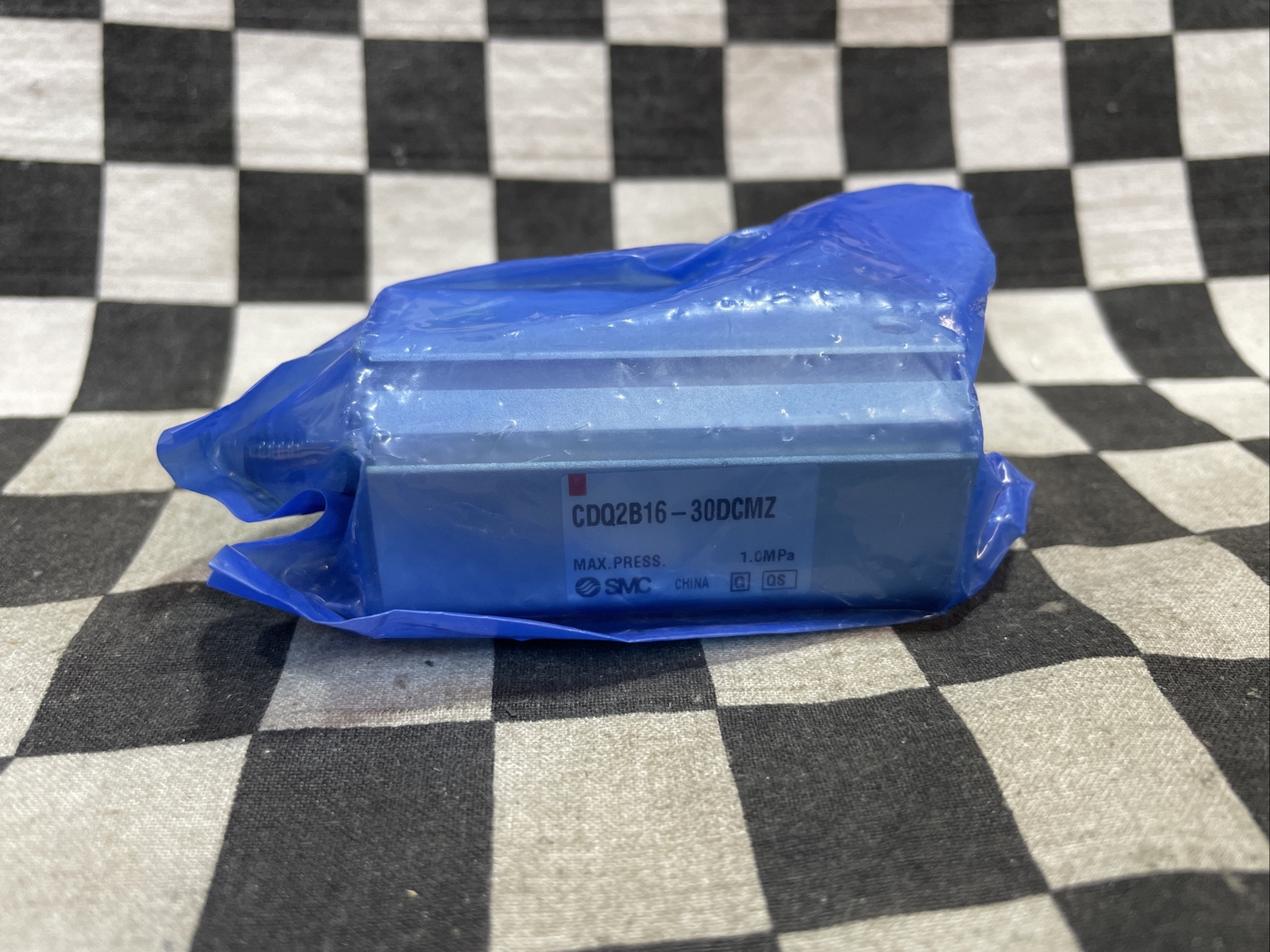 SMC CQ2-Z COMPACT CYLINDER, CDQ2B16-30DCMZ, CDQ2B1630DCMZ, SHIPSAMEDAY#109V22