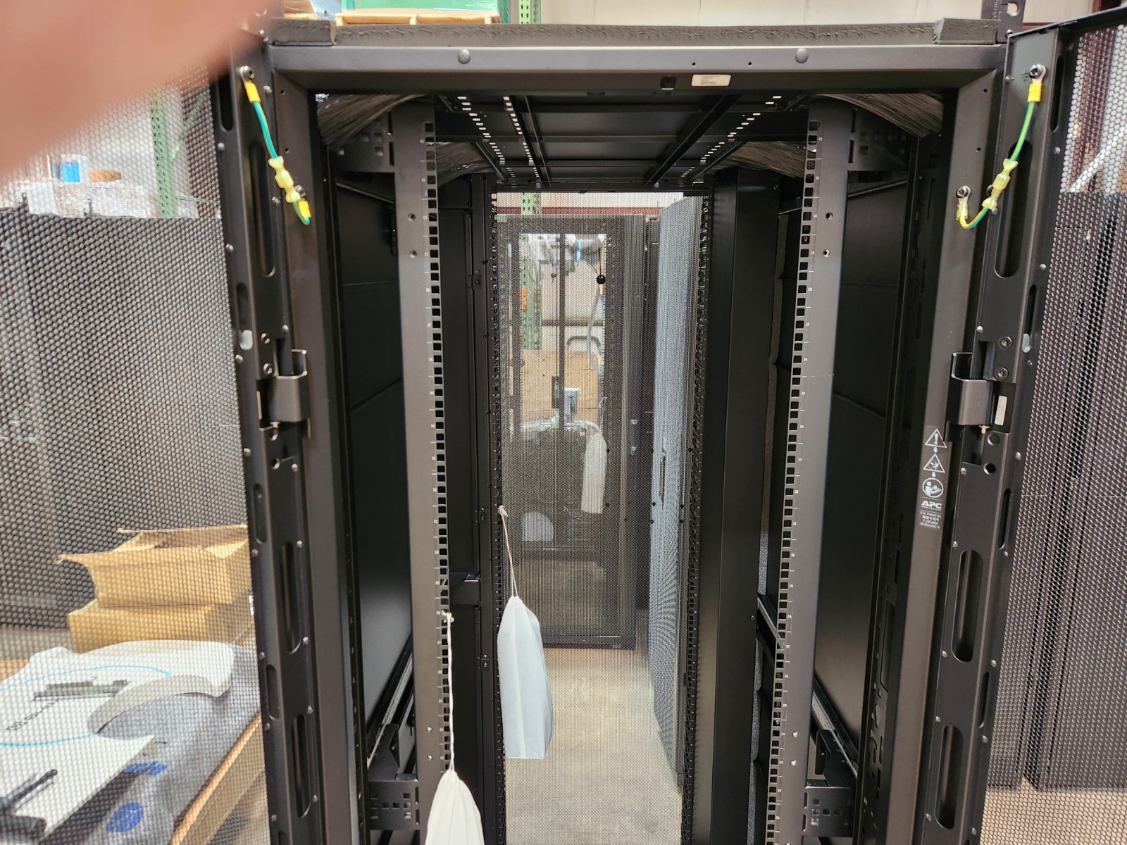 APC Schneider AR3340 NetShelter SX 42U 750mm x 1200mm Server Rack Enclosure