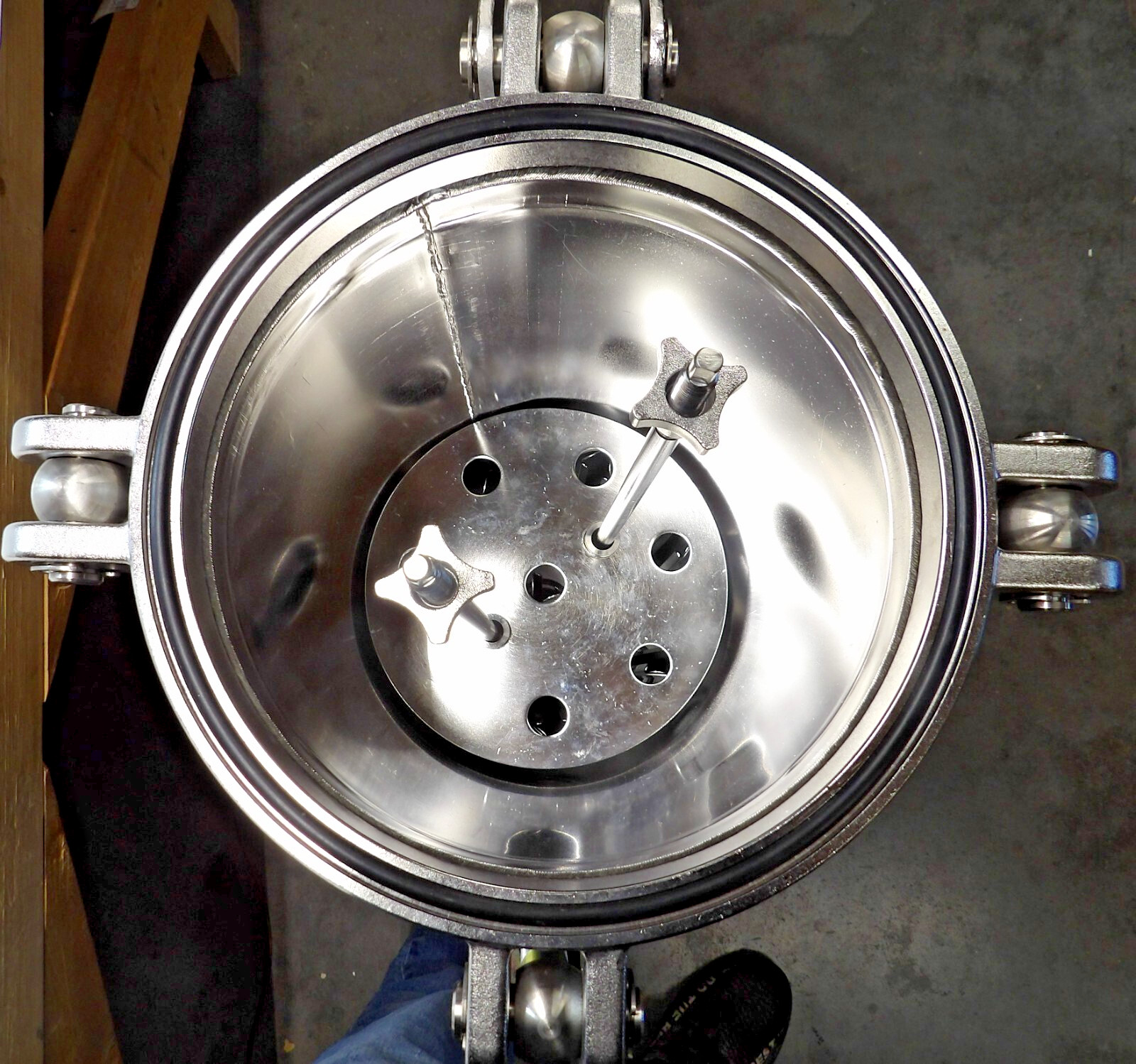 7 Round x 20″ Cartridge Filter Vessel Housing 304 SS 2″ Flange 150 PSI W2T942796