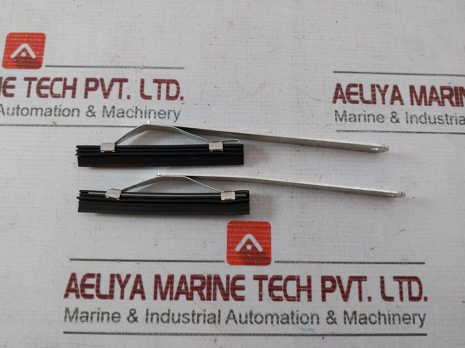 Hernis EX285W Wiper Arm Set for CCTV Monitoring System 81044 749-200.003