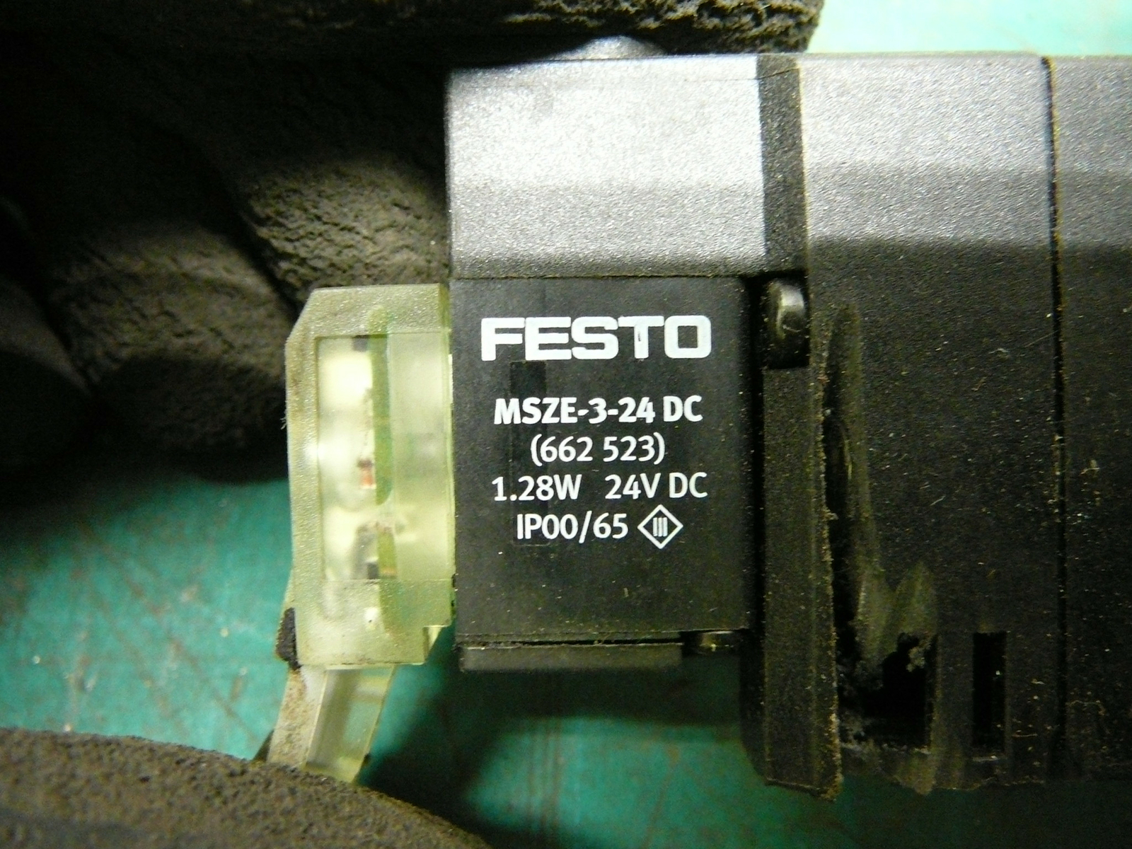 FESTO SOLENOID VALVE CPE14-M1BH-5/3ES/1/8 W/2X MSZE-3-24 DC COILS 24VDC 1.28W
