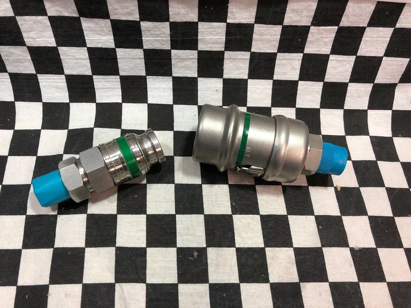 SWAGELOK SS-QT8-B-8PM-K3, Quick Connect 1/2″ NPT, Green, SHIPSAMEDAY #1615V9