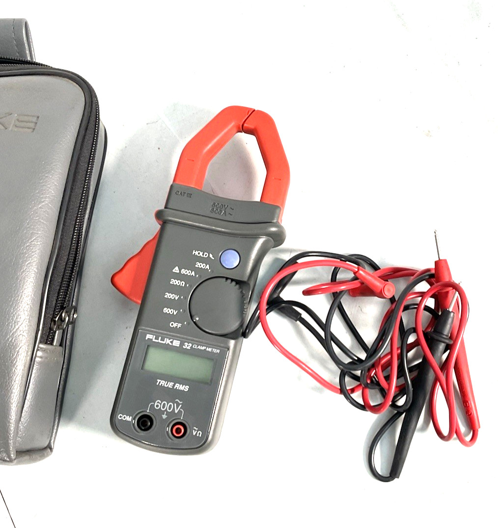 Fluke 32 Clamp Meter With Carying Bag And Wires
