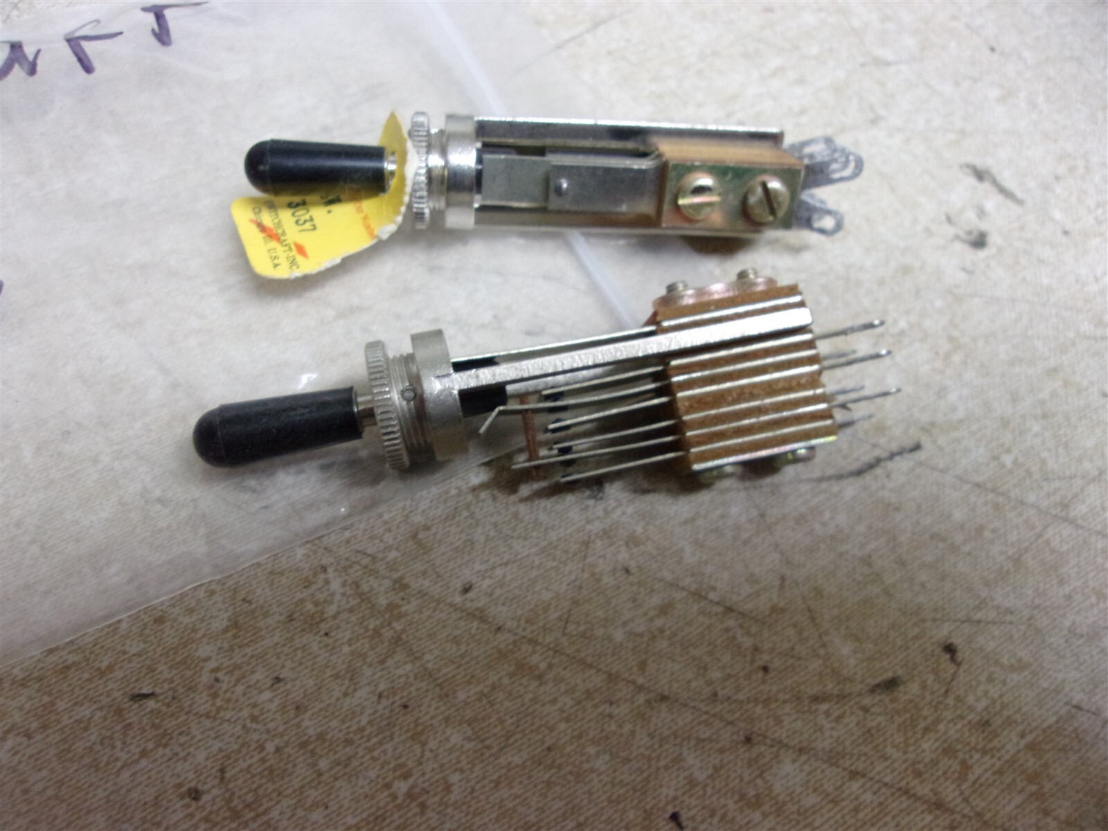 NEW Switchcraft SW. 30372 Toggle Switches Lot of 2 *FREE SHIPPING*