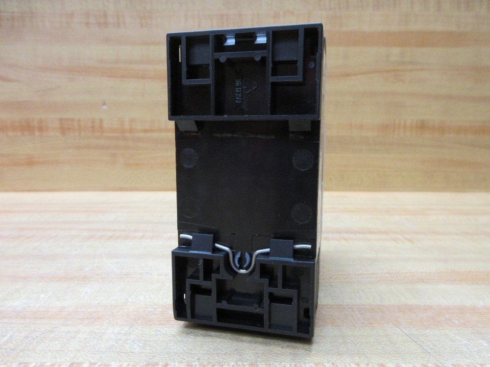 Siemens 3RV1021-1AA10 Relay 3RV10211AA10 W/3RV1901-1E