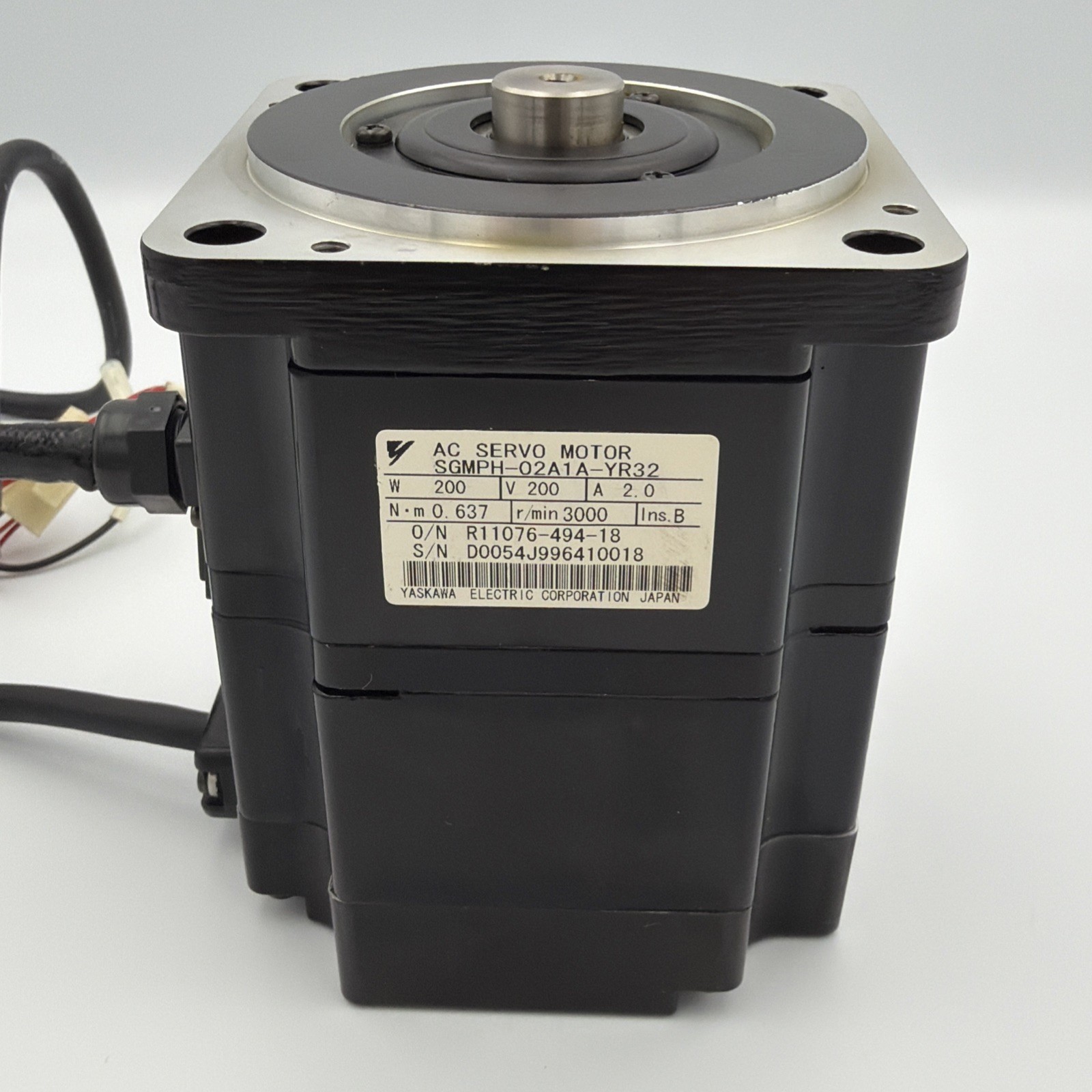 YASKAWA SGMPH-02A1A-YR32 SERVO MOTOR