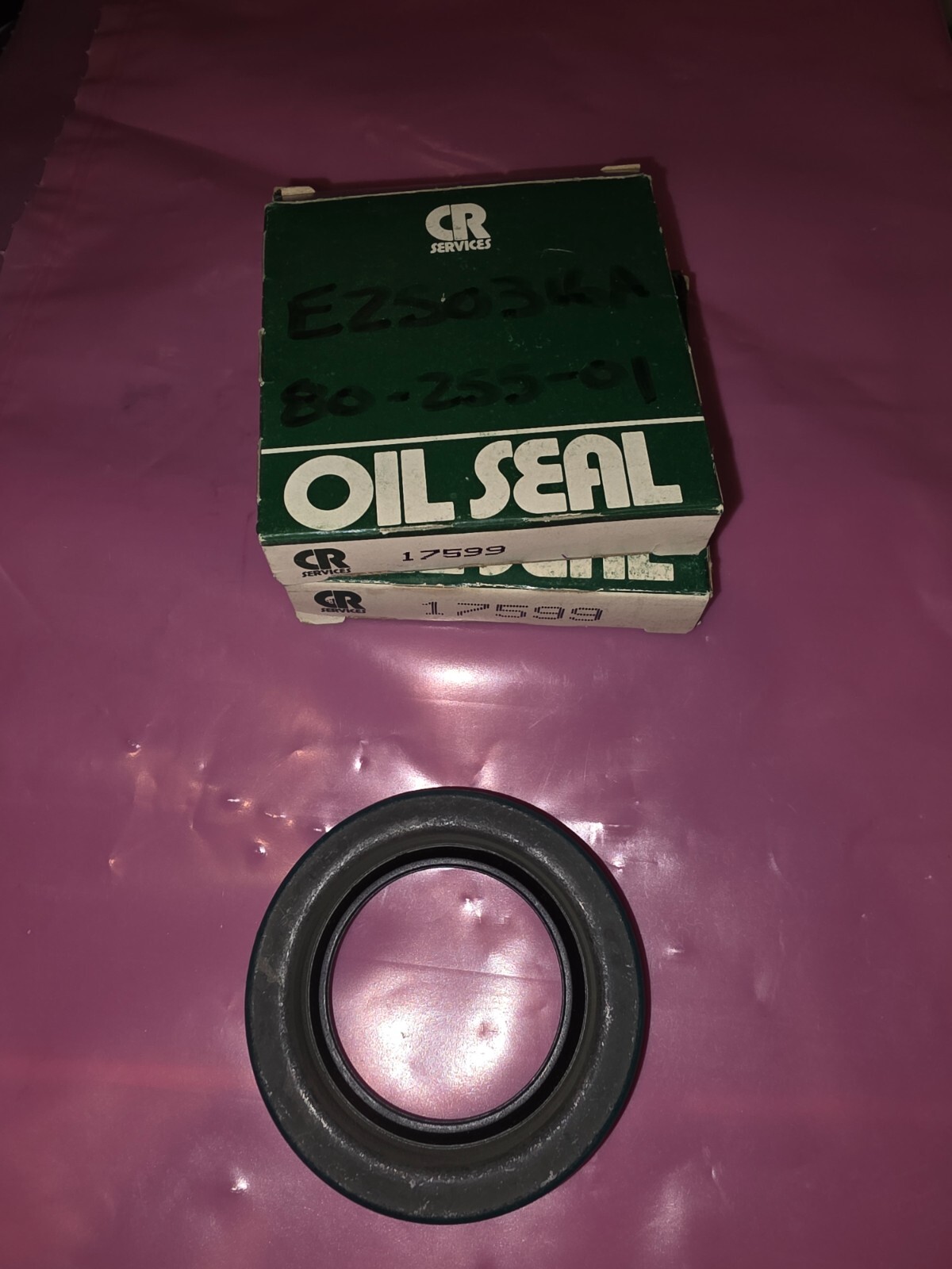 Chicago Rawhide CR 17599 Radial shaft oil seal