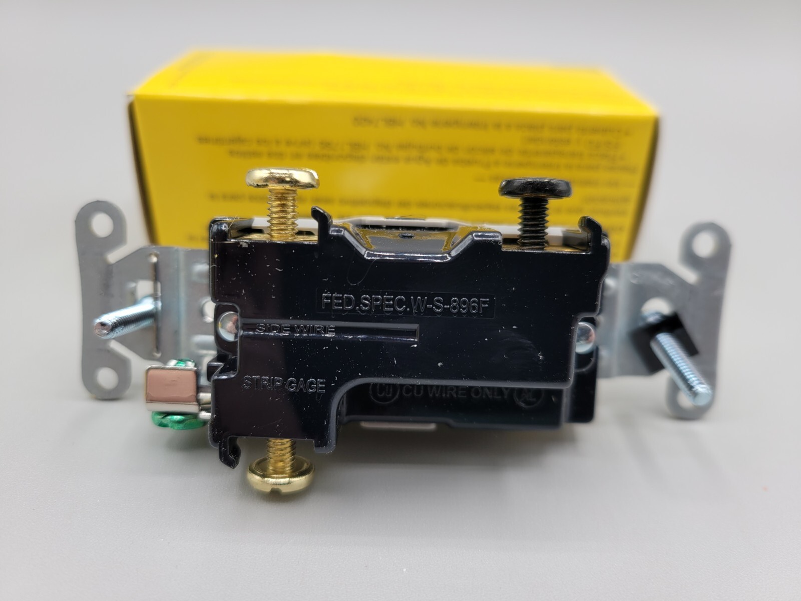 NEW Hubbell CS320W White 3 Way Toggle Switch 20 Amp 120/277 VAC Spec Grade