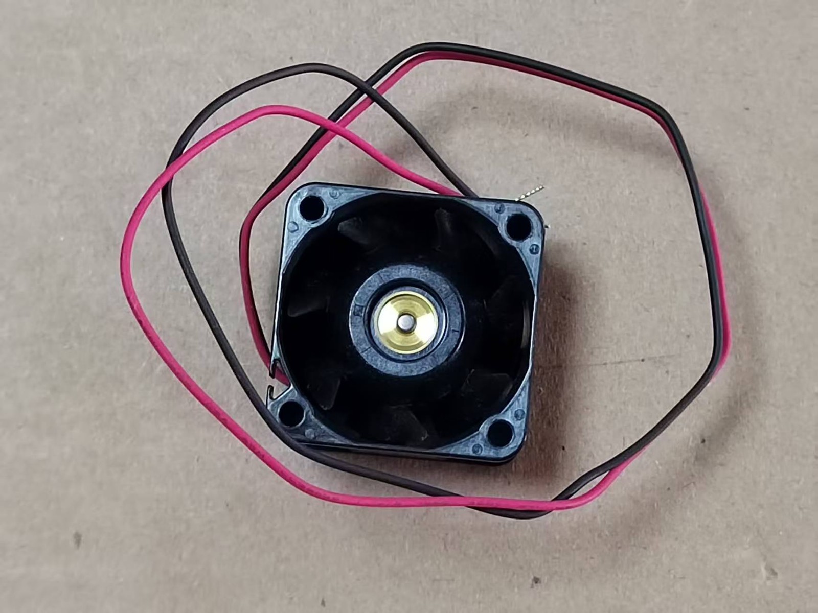 1 pcs 12VDC 0.4A cooling fan 3828 3.8CM 9GV0312G303