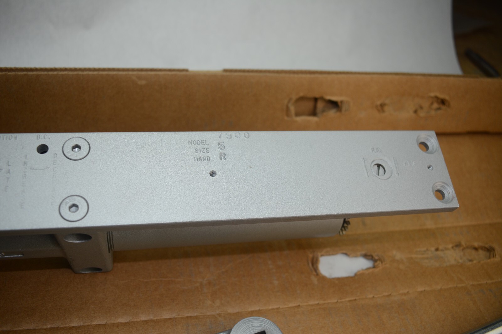 7905-689-RH Norton 7900 Series Overhead Concealed Closer Spring Size 5 in Alumi