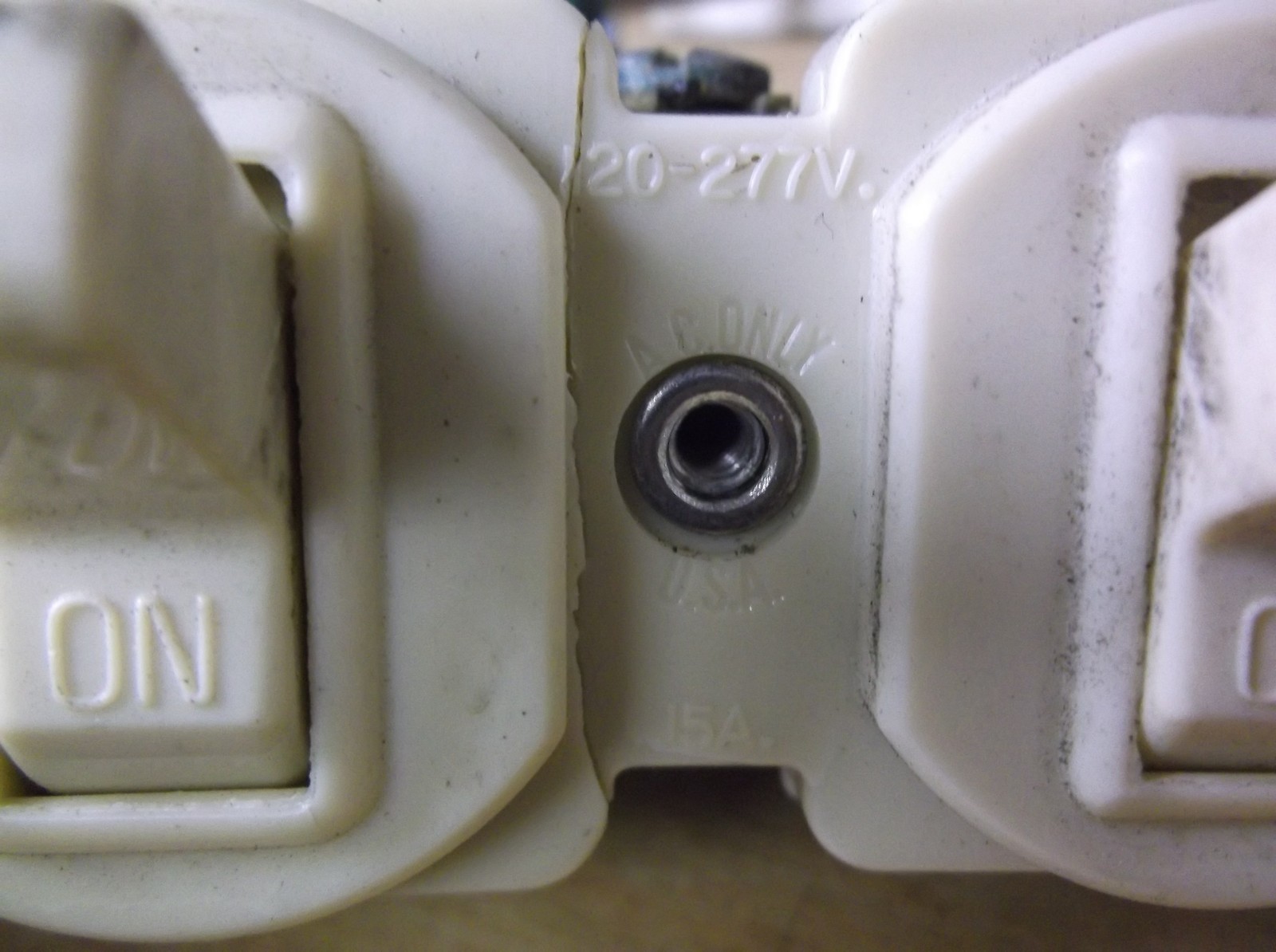 Eagle 15A 20-277V Dual Toggle Light Switch *FREE SHIPPING*
