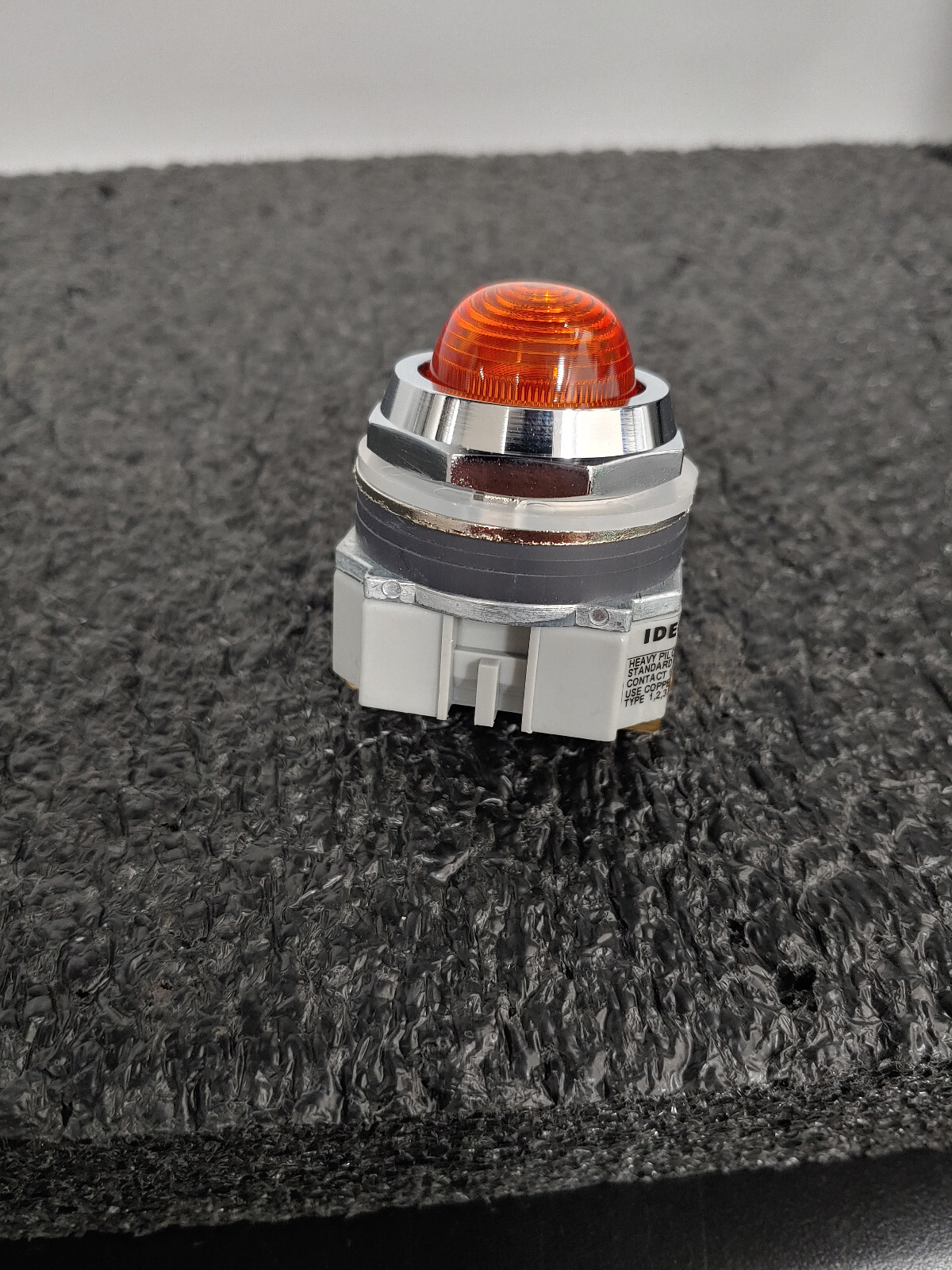 IDEC APD199DN-A-120V 30mm Pilot Light Amber