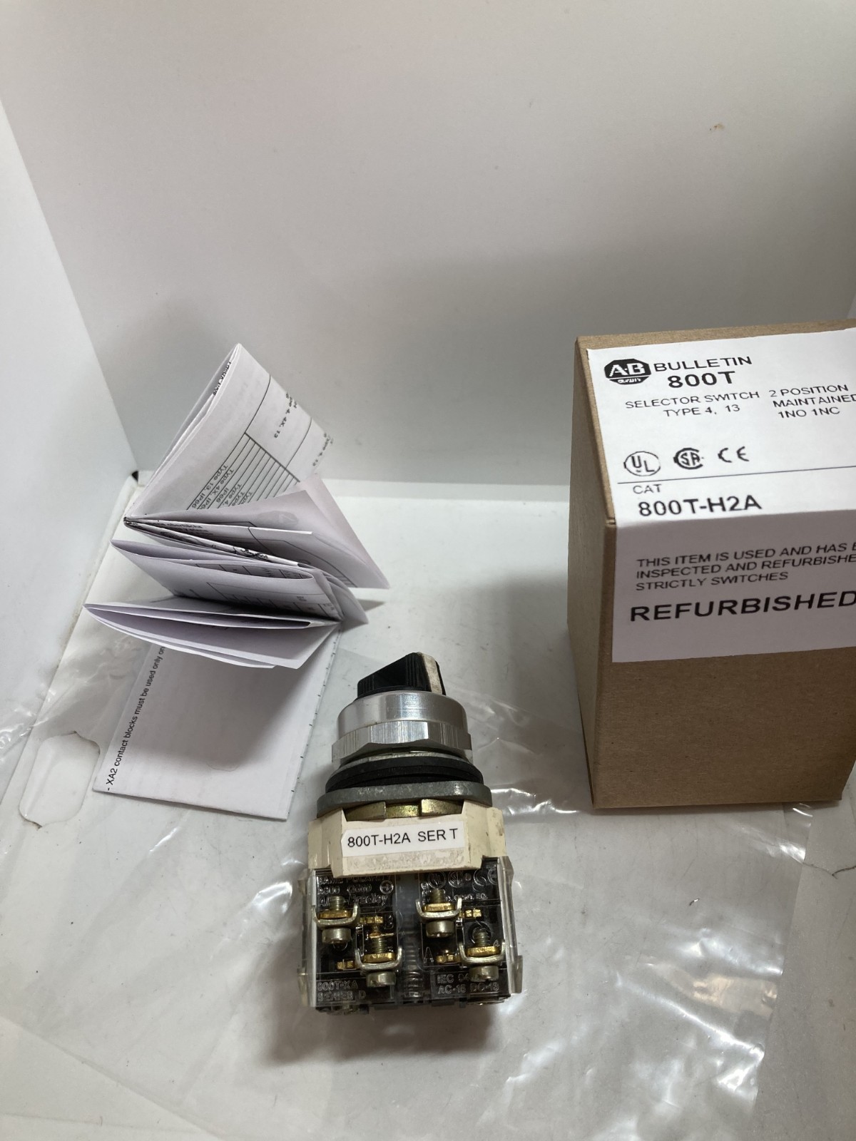 ALLEN BRADLEY 800T-H2A SELECTOR SWITCH 2 POSITION MAIN 1NO/1NC SERIES T