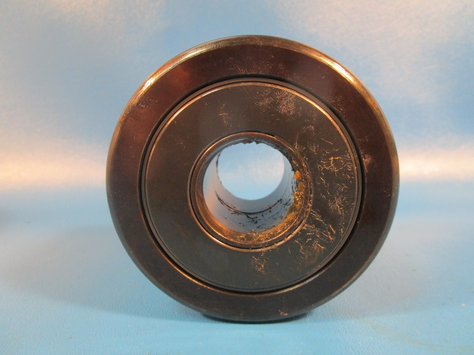 McGill CCYR 3 ½ S, Flat Yoke Roller, 3.5″ Roller Diameter, 1.125″ Bore, 2″ WD