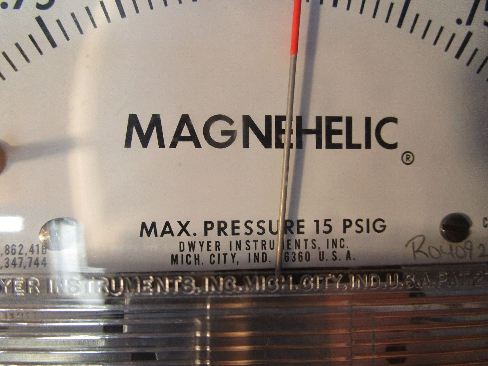 DWYER 2302, Magnehelic pressure gauge, 1-0-1 Inches of Water