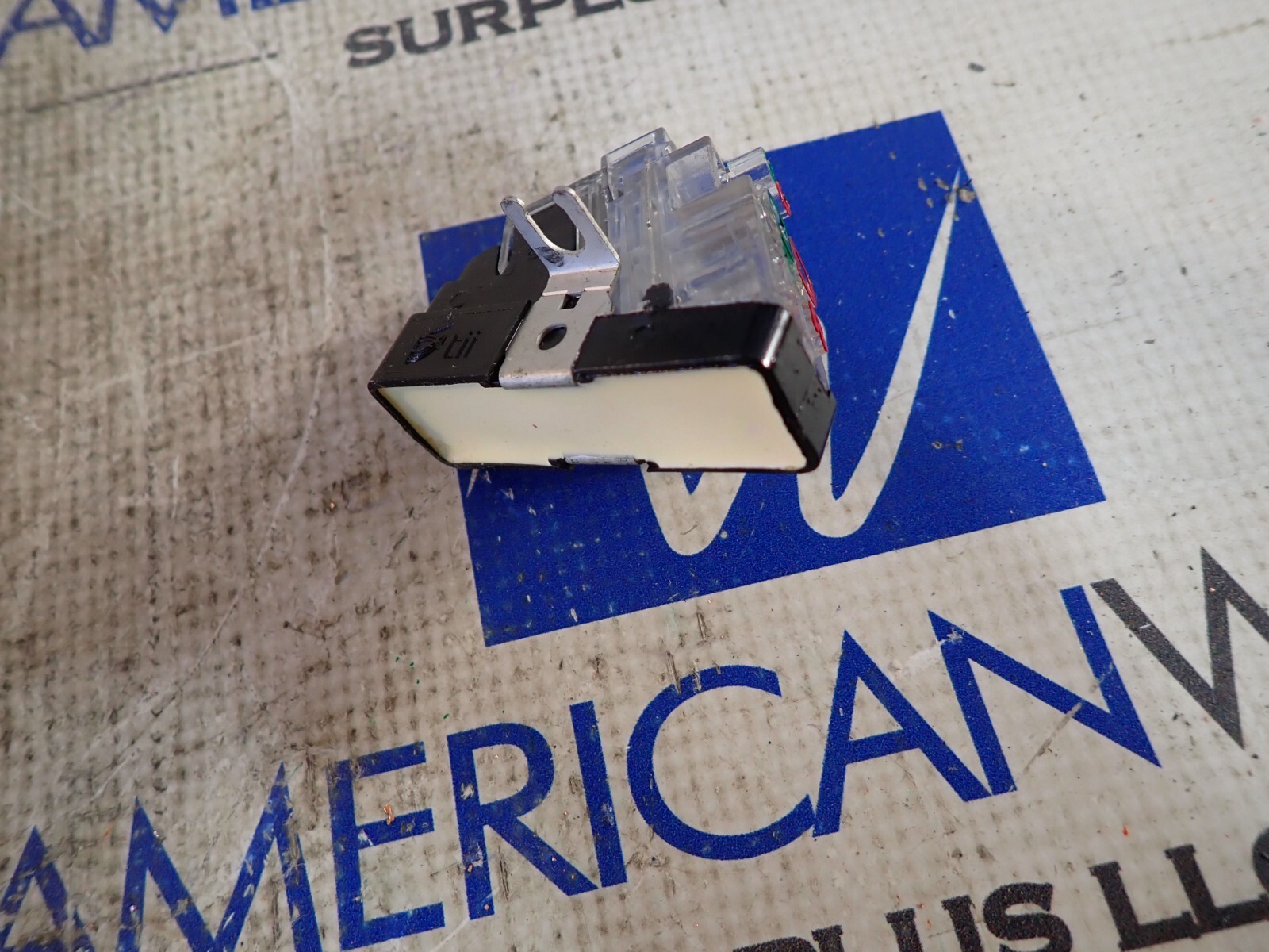 1 NEW – TII Sealed Station AD-02W-FS 899A 15-09-5 Signal Circuit Protector