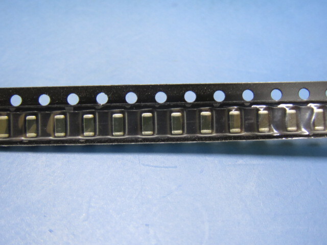 EPCOS B72520T0500K062 Qty of 100 per Lot 82V 100A Varistor 1 Circuit Surface Mo