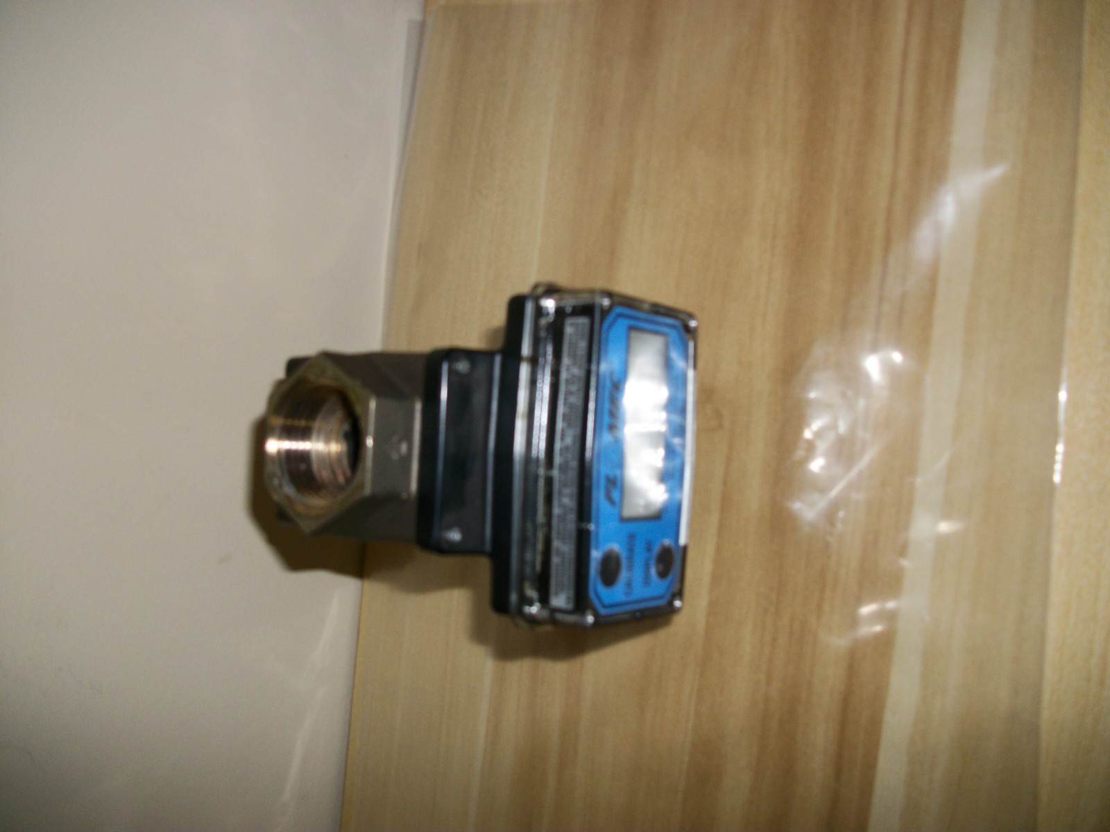 UNUSED FLOMEC ELECTRONIC DIGITAL FLOWMETER MODEL G2B10N09GMA B10N 300 PSI
