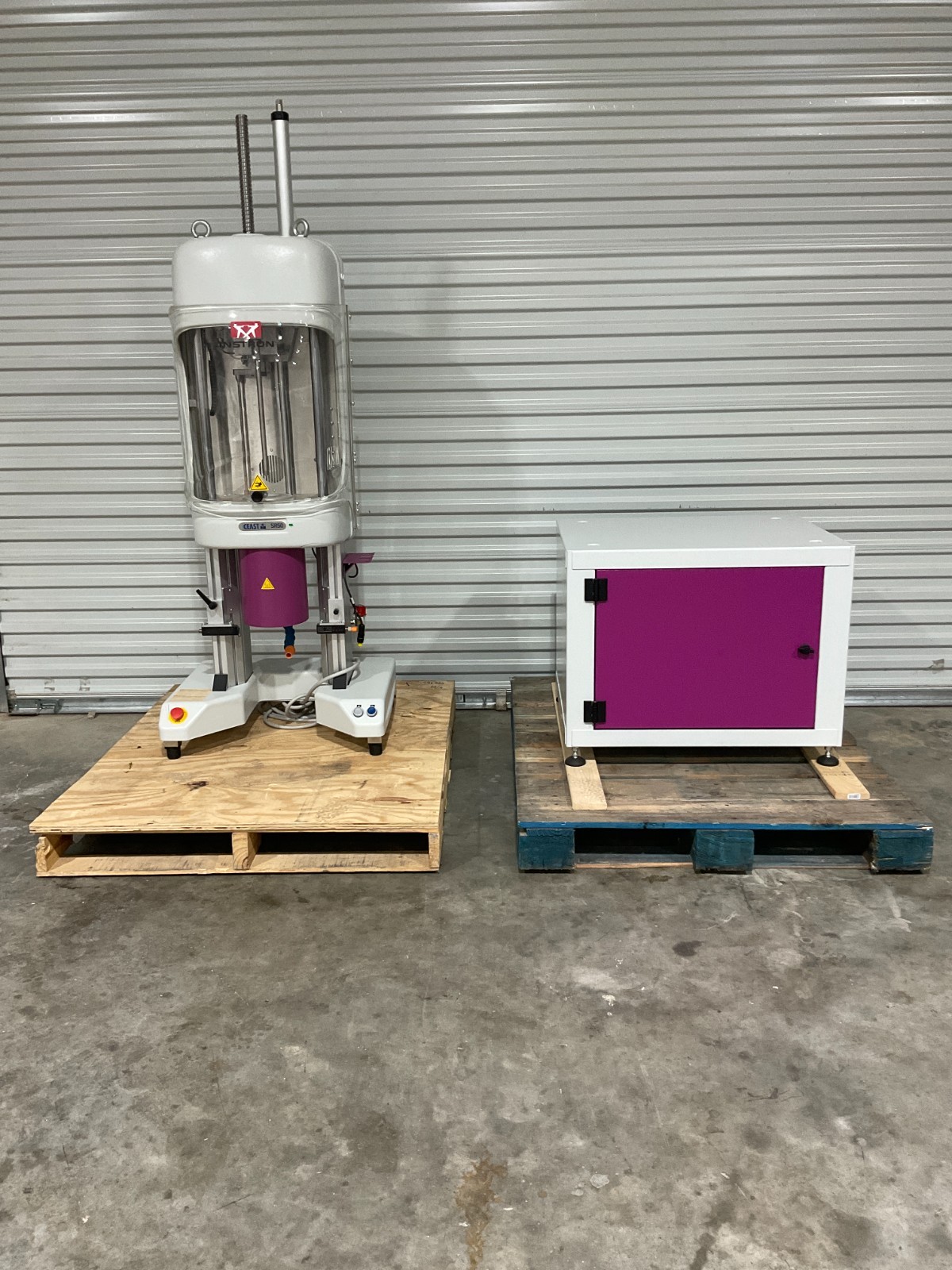 Instron 7047.000 ITW Test & Measurement 115V, 190 KG Mass Year 2014