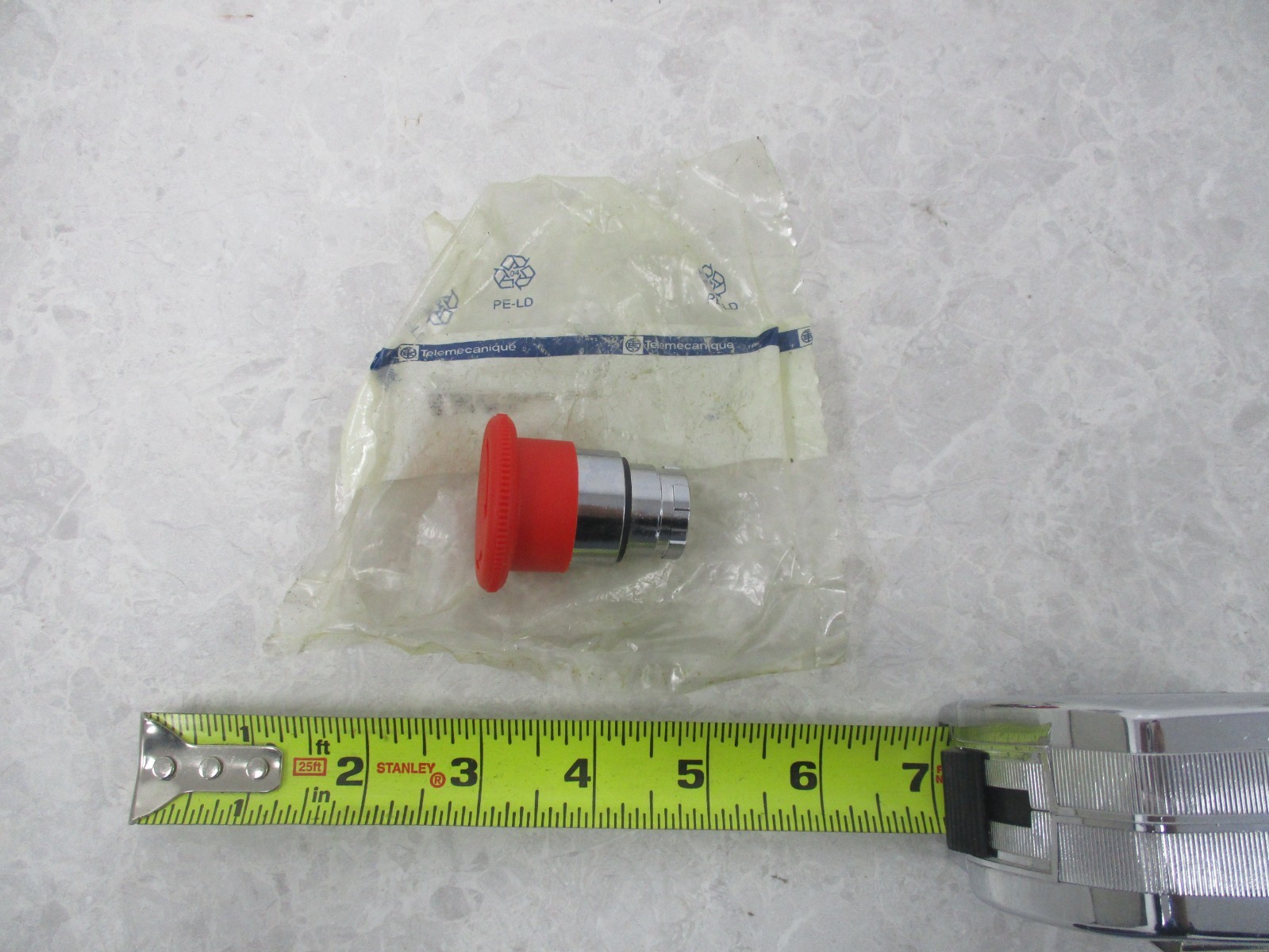 TELEMECANIQUE ZB2-BS54 PUSHBUTTON OPERATOR MUSHROOM RED TWIST RELEASE, XA0100