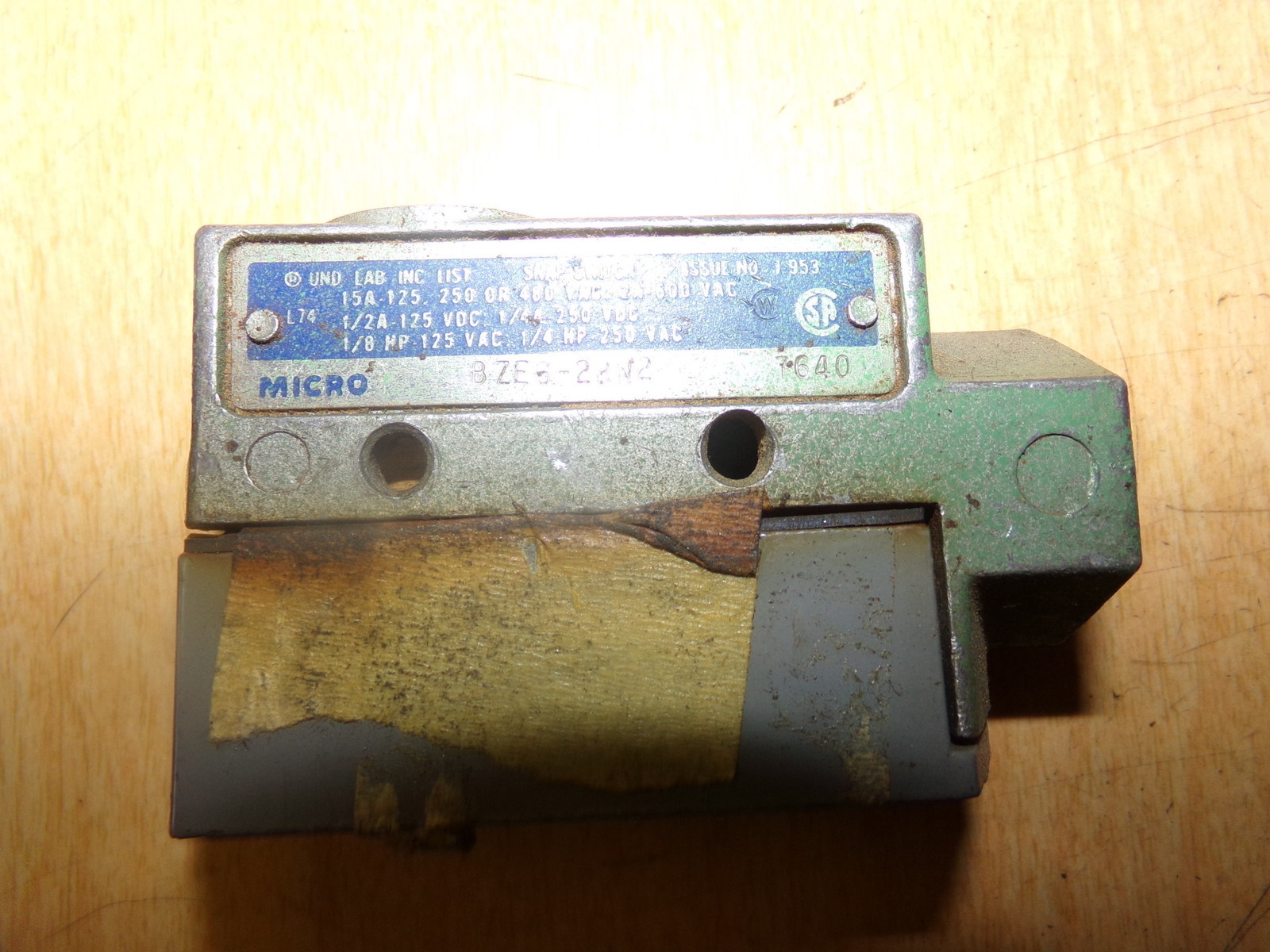 Micro BZE6-2Rn2 1640 Snap Switch *FREE SHIPPING*