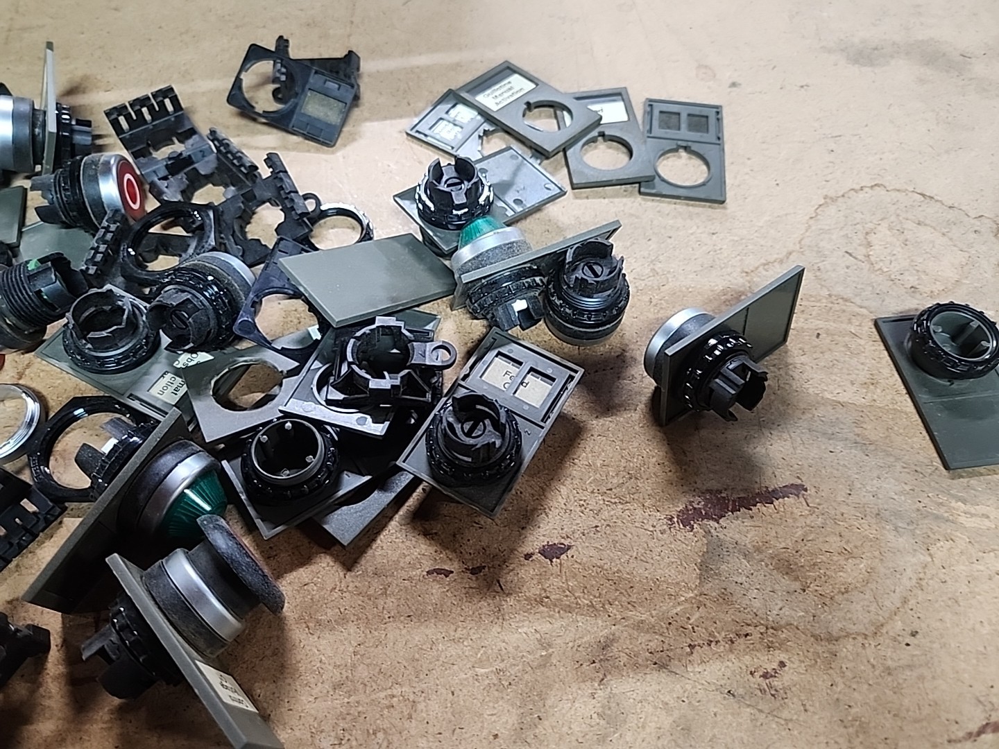 Huge Lot Klockner Moeller EF Eaton Pilot Light Modules Buttons Switches E K10