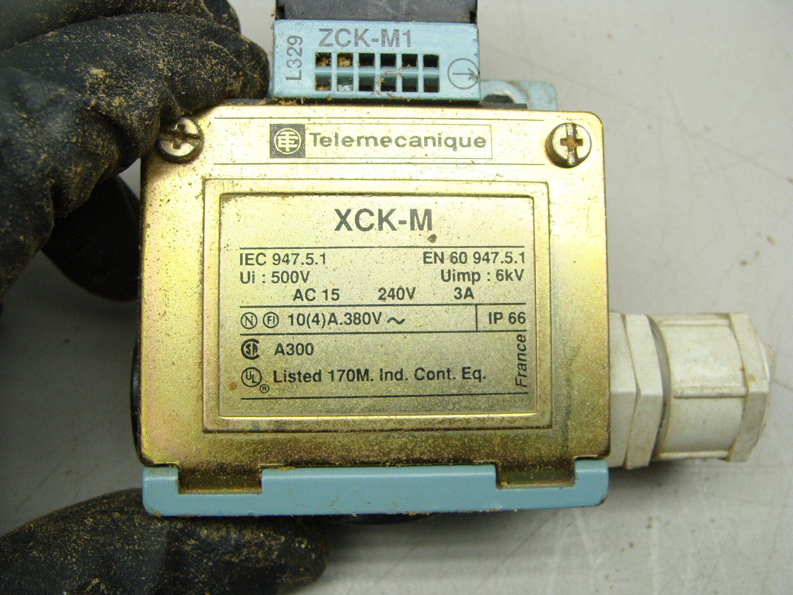 TELEMECANIQUE LIMIT SWITCH XCK-M / ZCK-M1 AC15 240V 3A