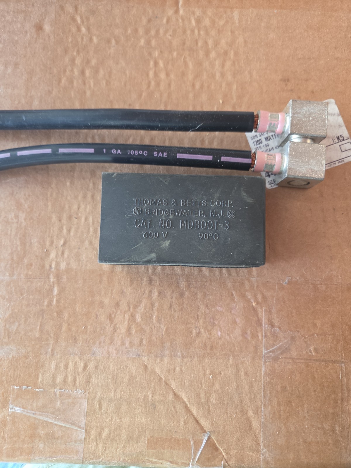 THOMAS & BETTS MDB00T-3 600 V Motor Disconnect Insulator