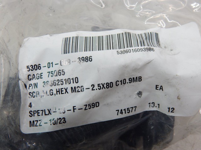 Oshkosh 3866251010, 5306016093986, M20-2.5×80, Hex Screw Bolt Flanged