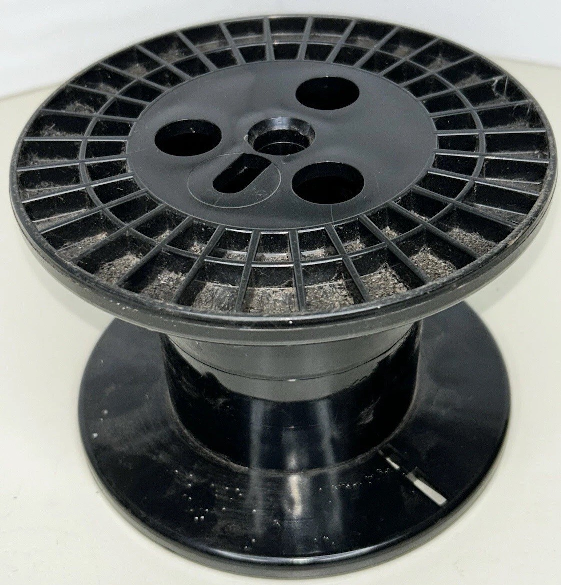 One (1) Large Empty Plastic Spool for Rope Cable Wire Paracord 4.25″ Tall