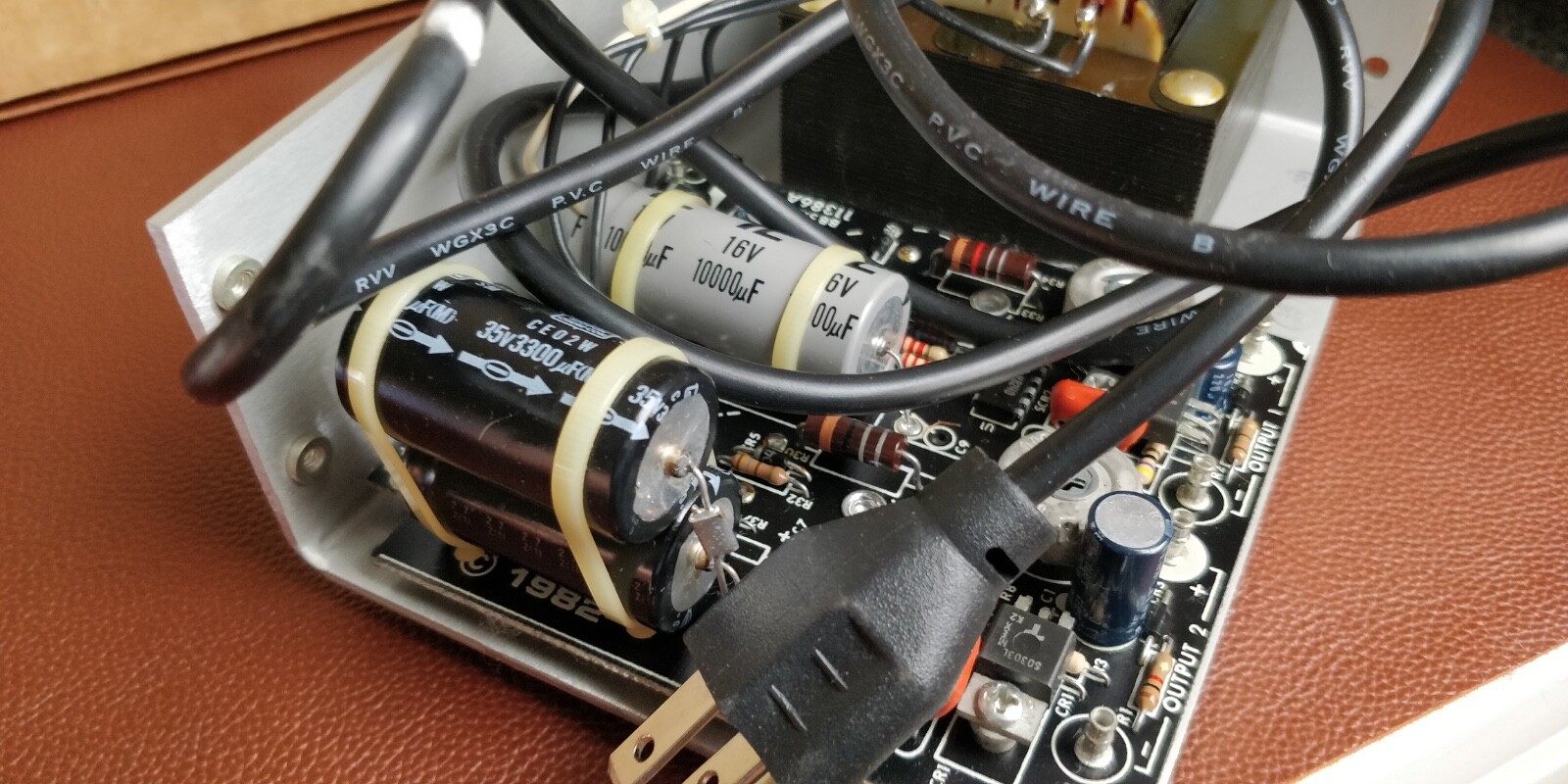 CONDOR FBB512 CP 703 ~ Outputs: 5V 2A + 12V 4A Input: 115V / 230V Power supply