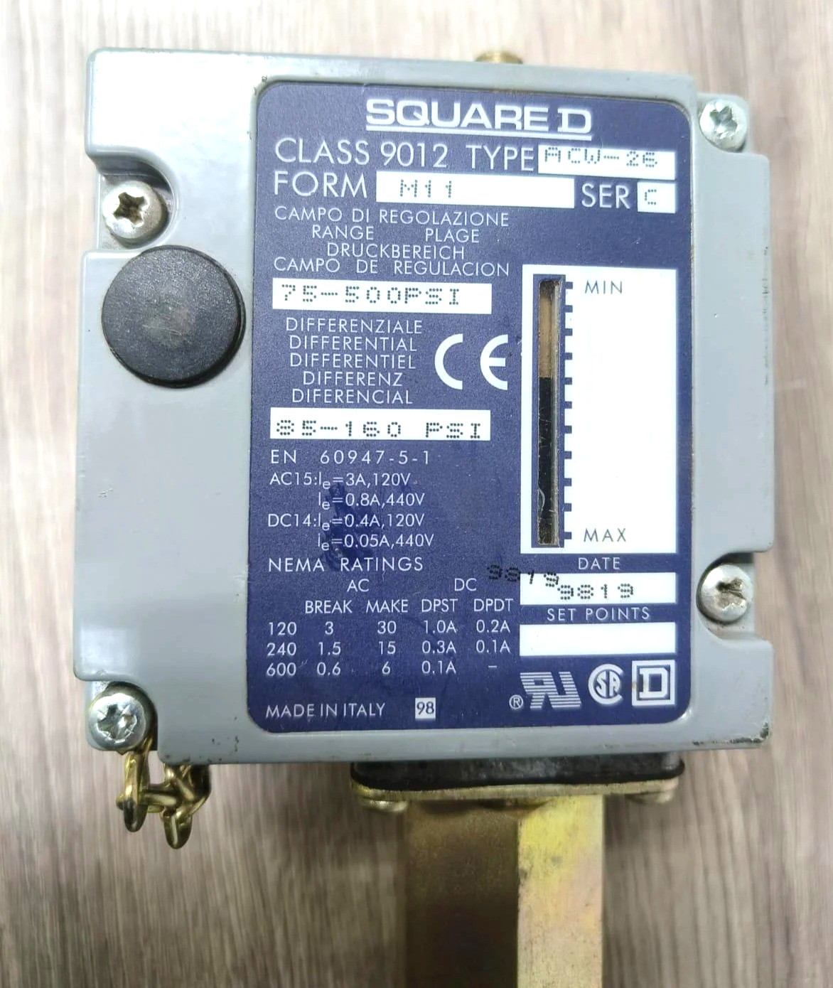 Differential Pressure Switch / Square D / ACW-26
