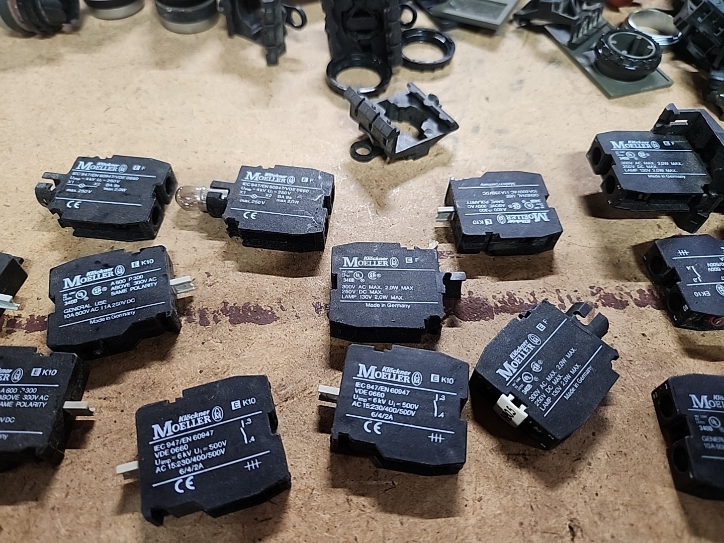 Huge Lot Klockner Moeller EF Eaton Pilot Light Modules Buttons Switches E K10