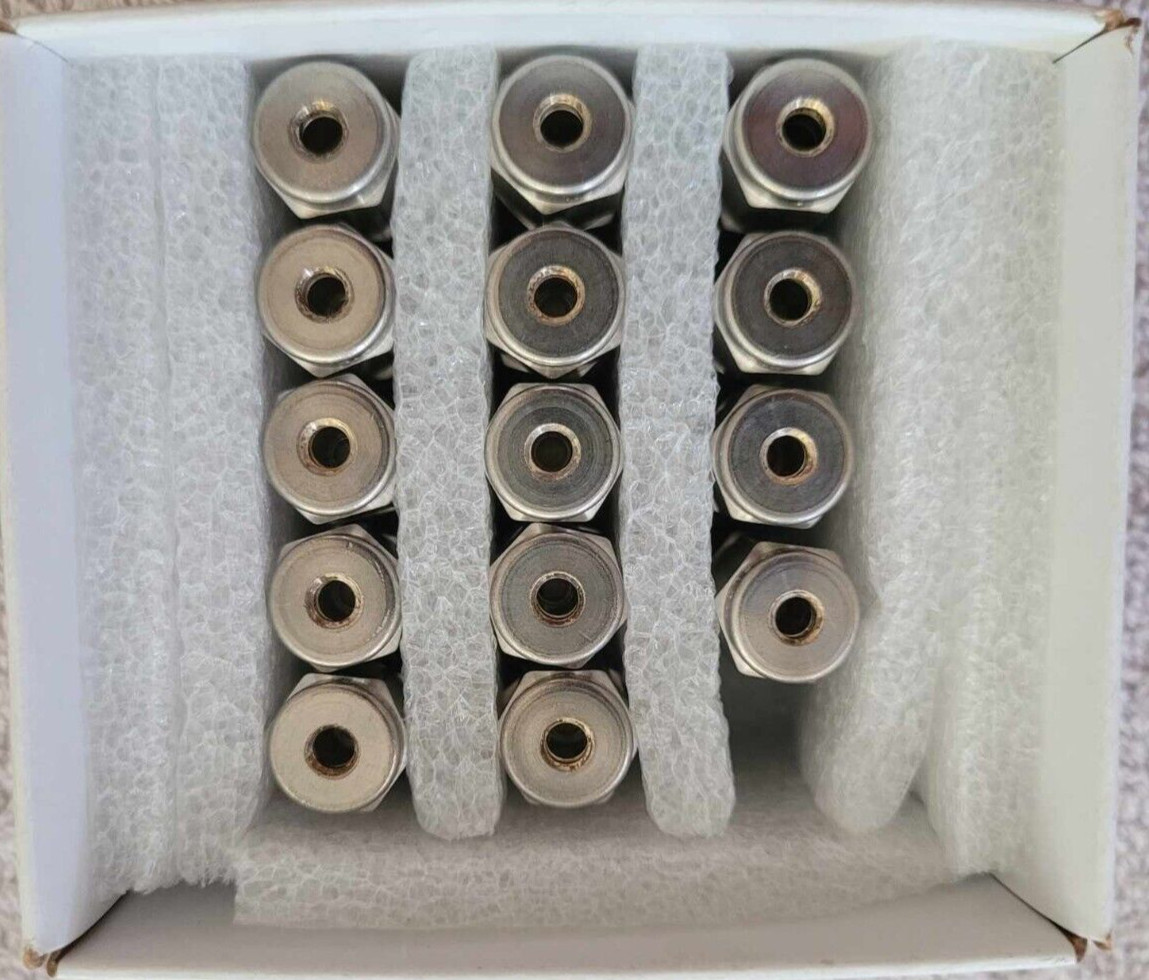 SS-200-1-2 SS-200-1-2SA SWAGELOK MALE SS CONNECTOR 1/8″ NEW BOX OF 14 PIECES