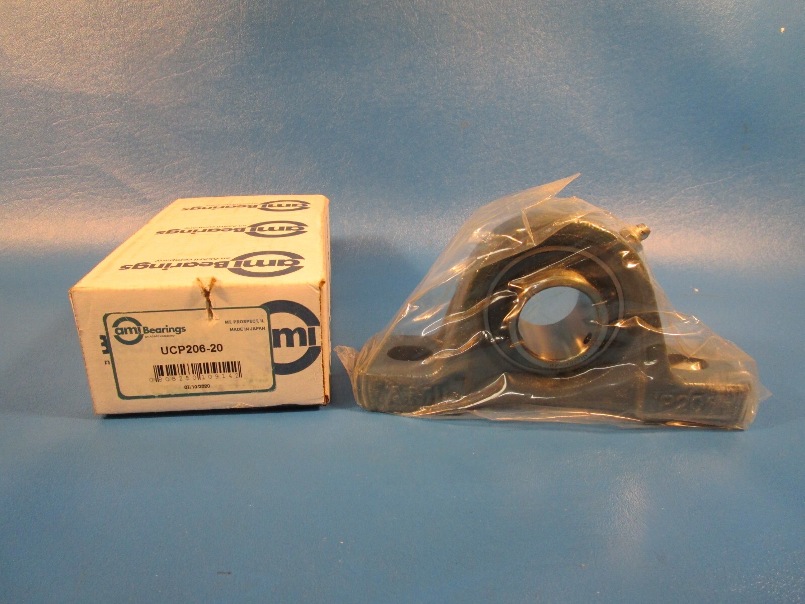 AMI ASAHI UCP206-20, 1-1/4 in Bore, Pillow Block Ball Bearing Unit