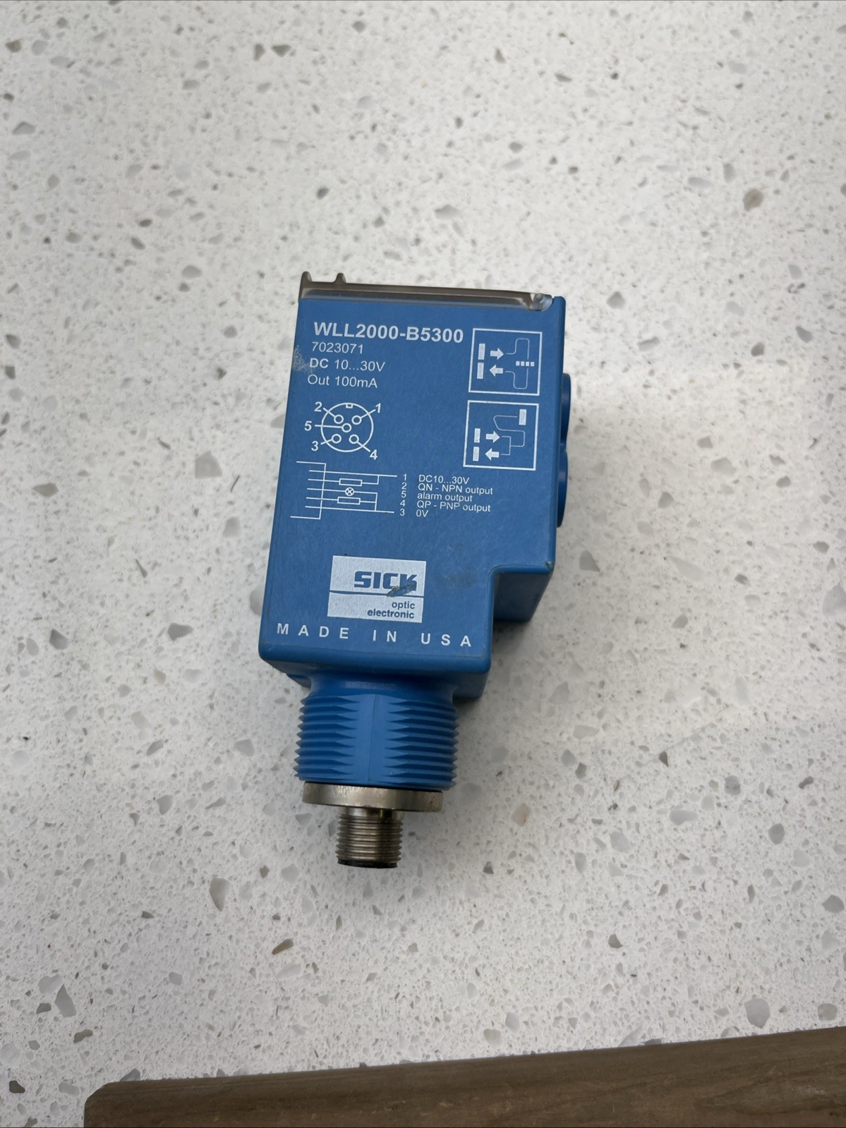 Sick WL2000-B5300 Photoelectric Sensor WL2000B5300 W/O Nut