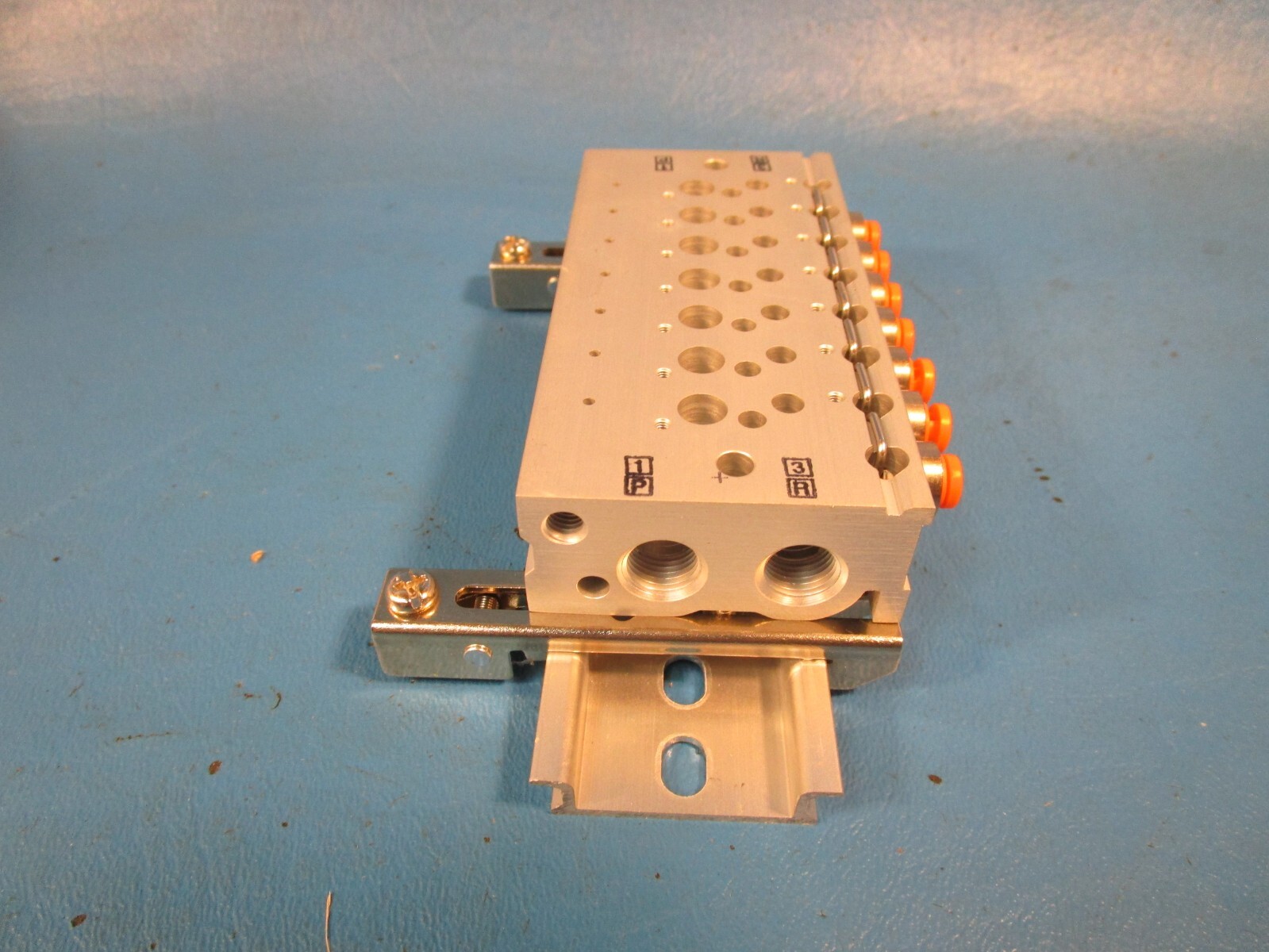 SMC VV3QZ15-07N1C-D mfld, plug-in, vqz100, VV3QZ* MANIFOLD VQZ 3-PORT