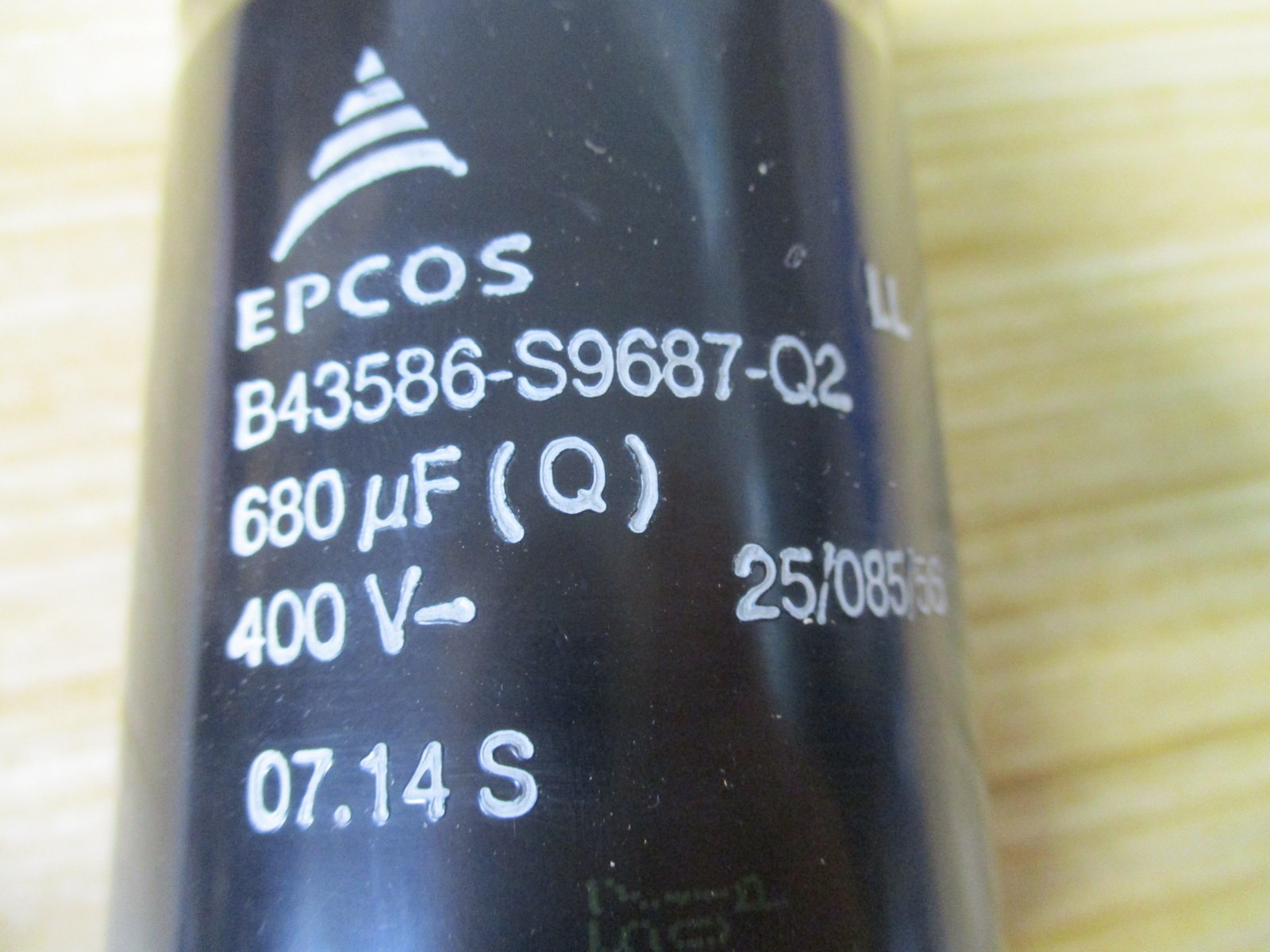 EPCOS B43586-S9687-Q2 Capacitor 680µF 400V