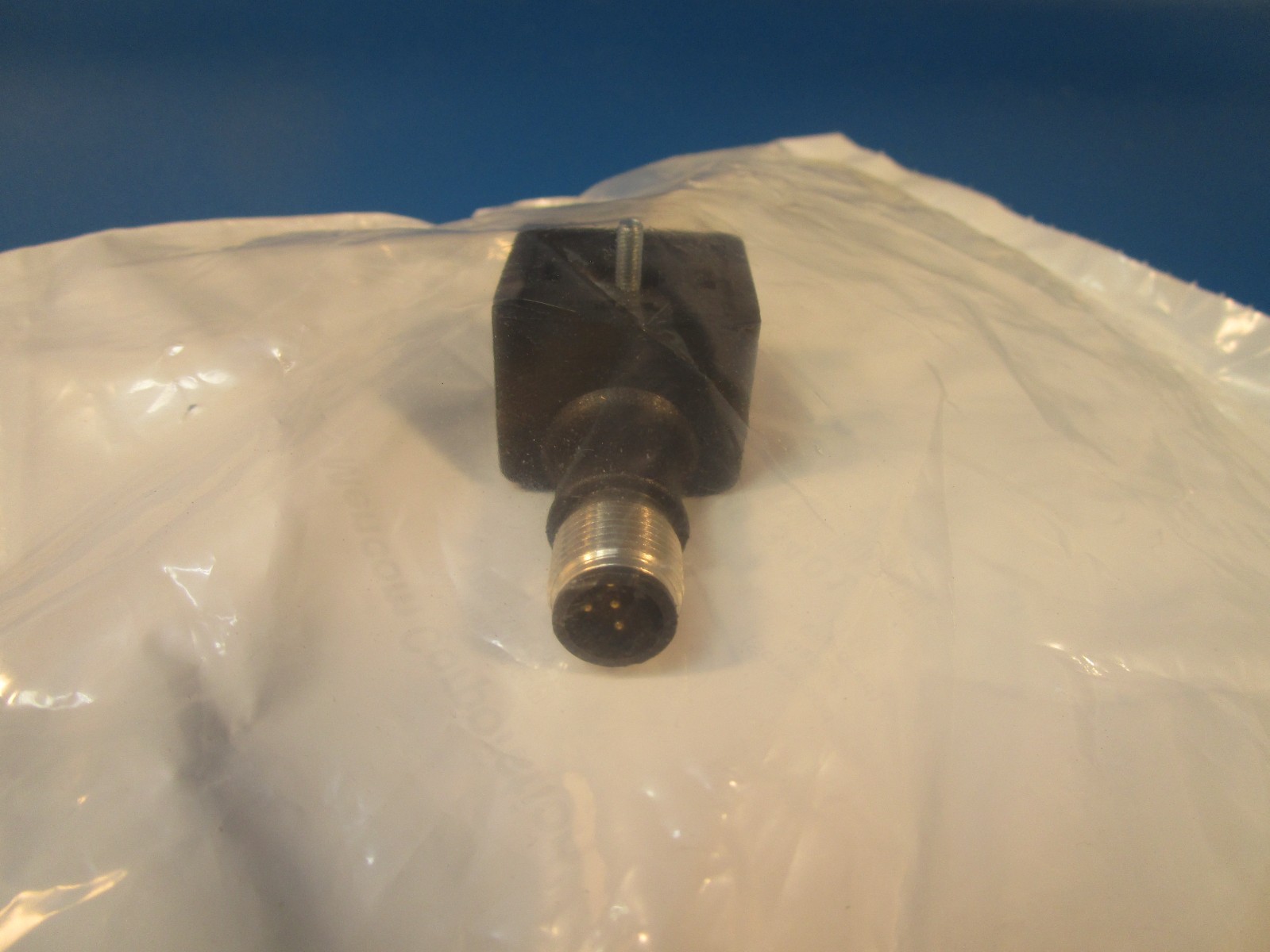 Mencom Corporation VAN-029-3401, Solenoid Valve connector, 4 Pins