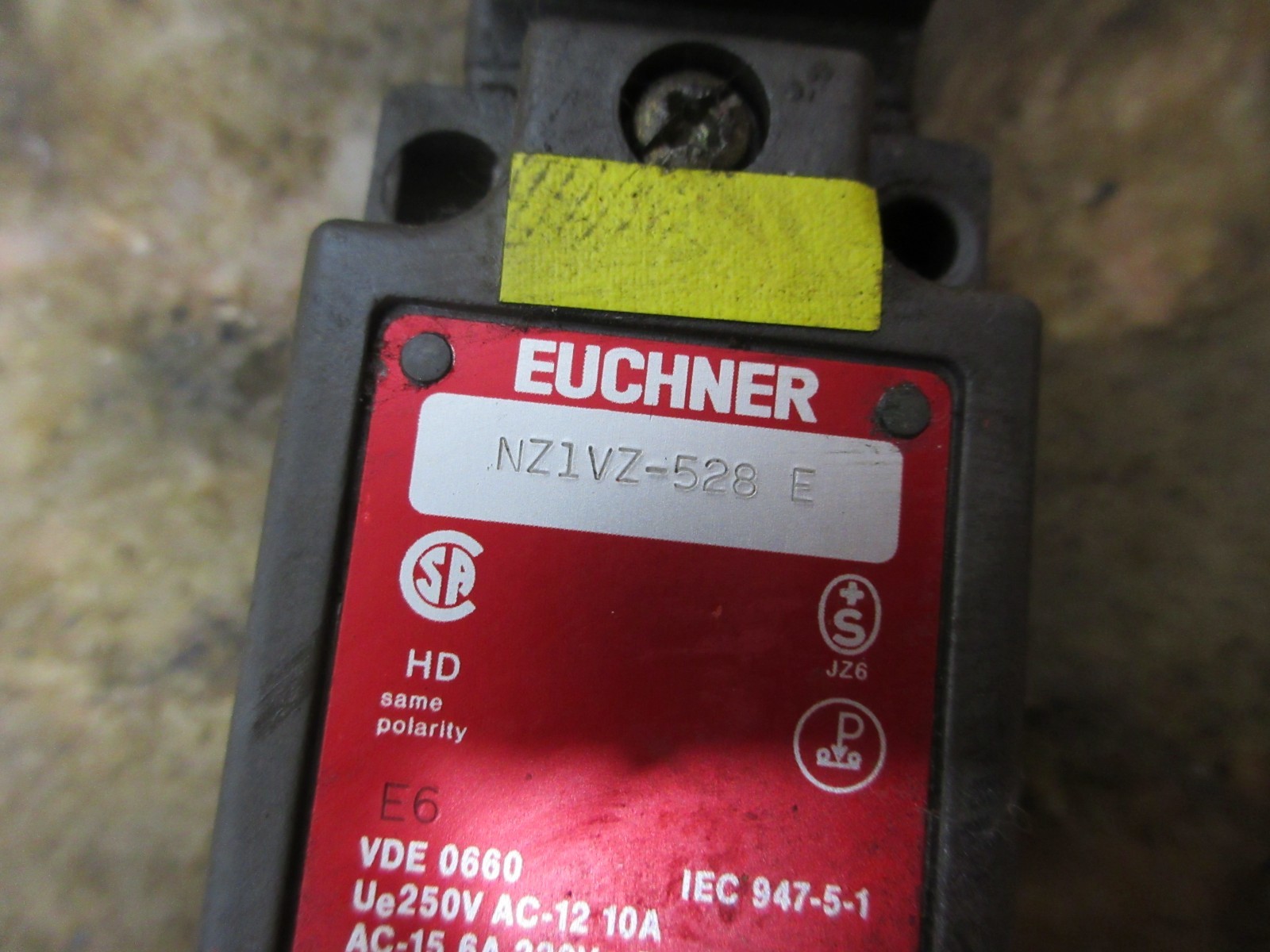 1996 HERMLE UWF 1202S CNC VERTICAL MILL EUCHNER NZ1VZ-528E SAFETY SWITCH
